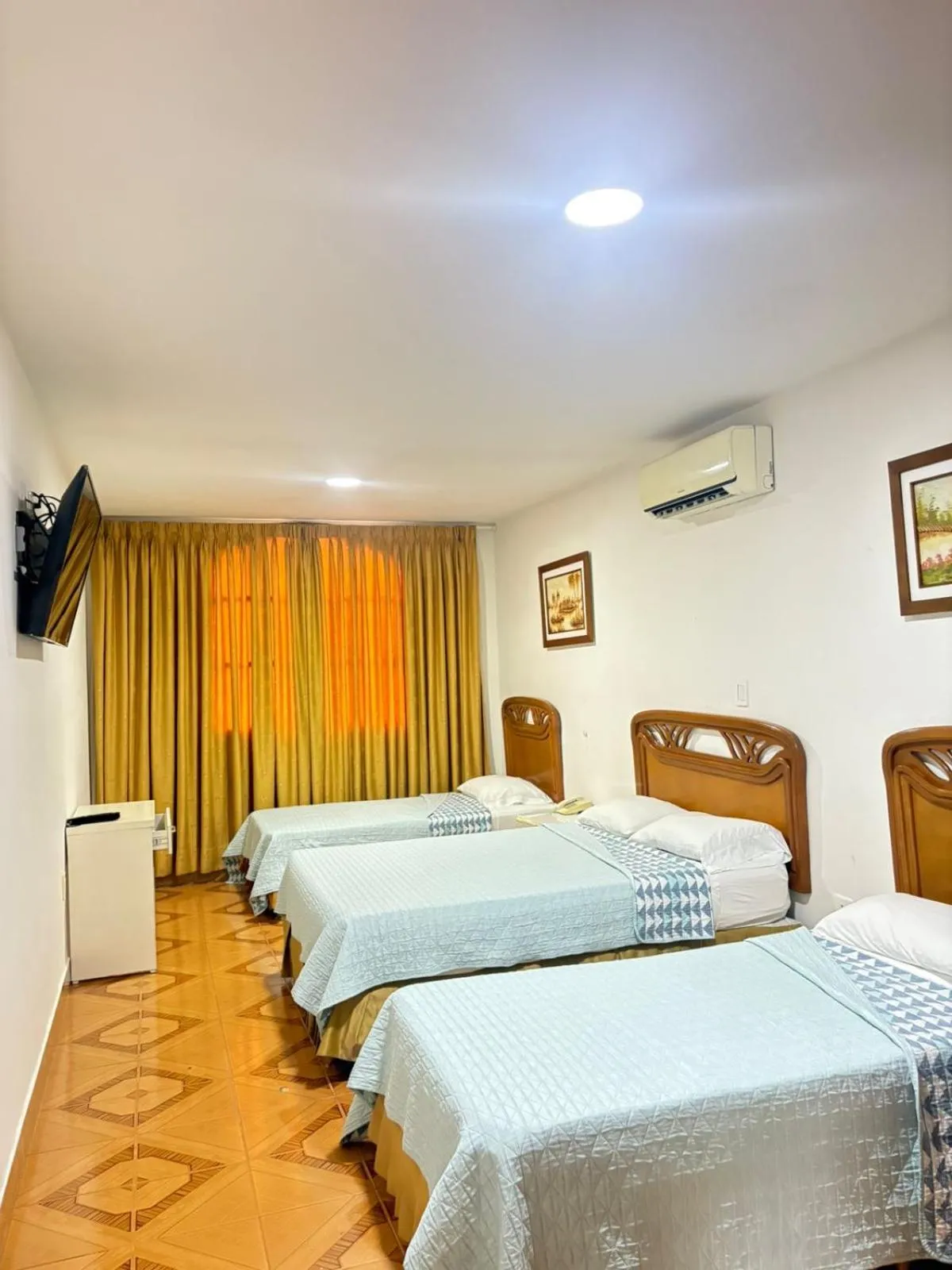 Restaurant/places to eat, Bed in Hotel Chucarima
