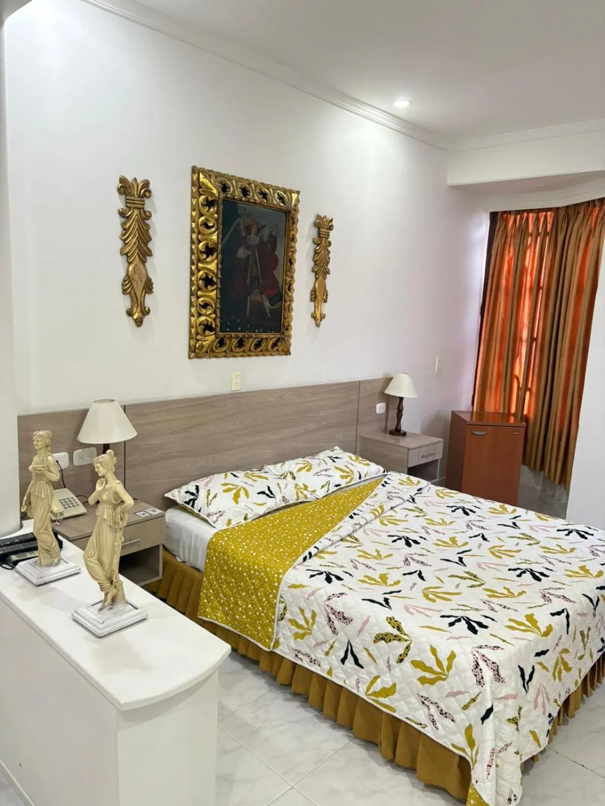 Animals, Bed in Hotel Chucarima