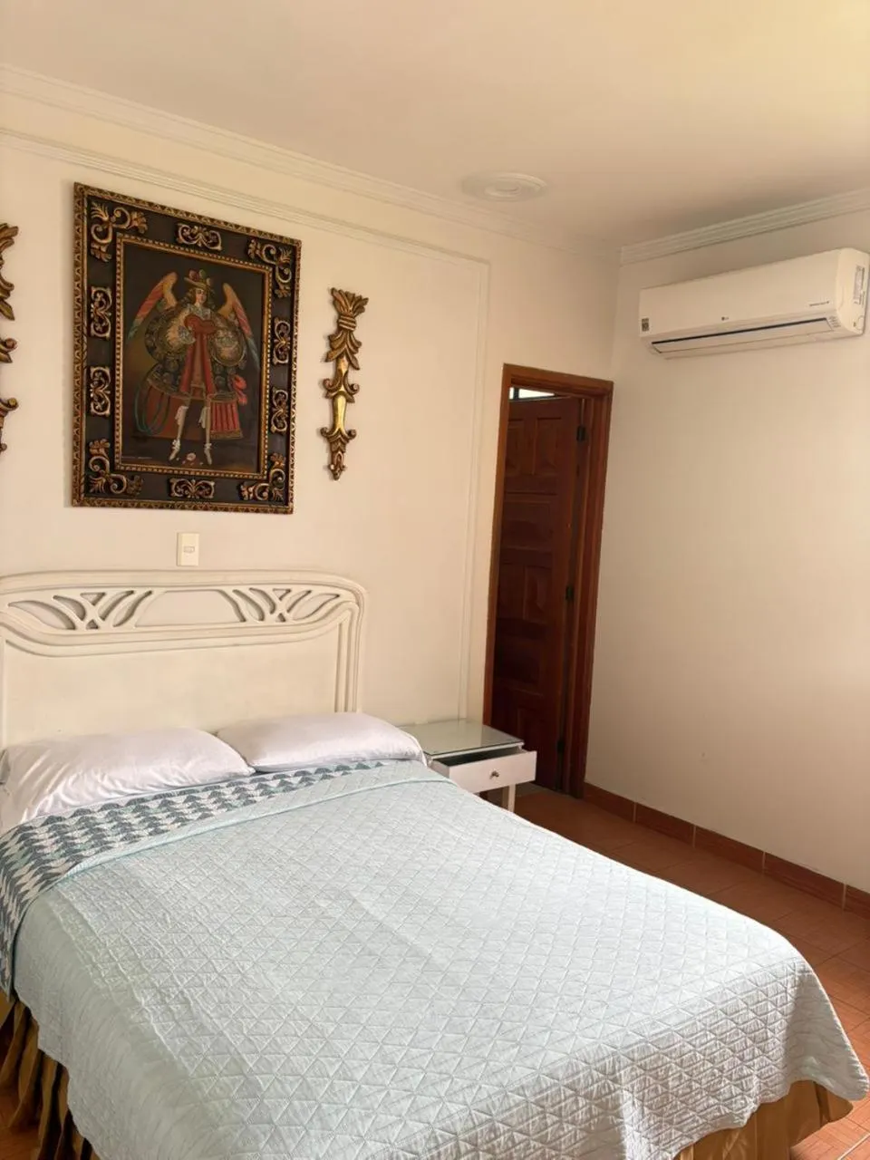 Swimming pool, Bed in Hotel Chucarima