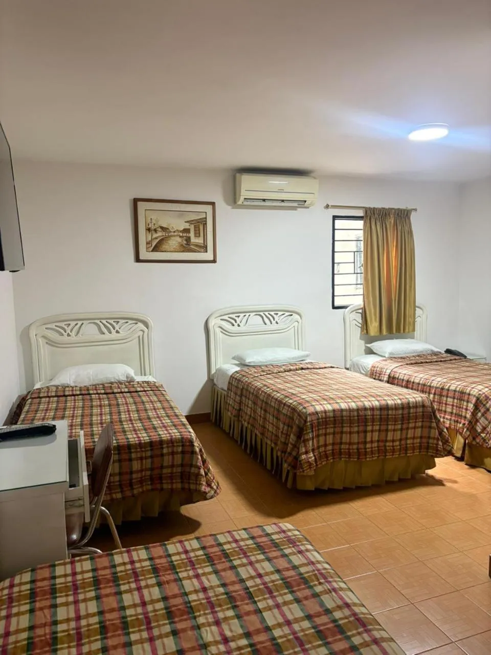 Swimming pool, Bed in Hotel Chucarima