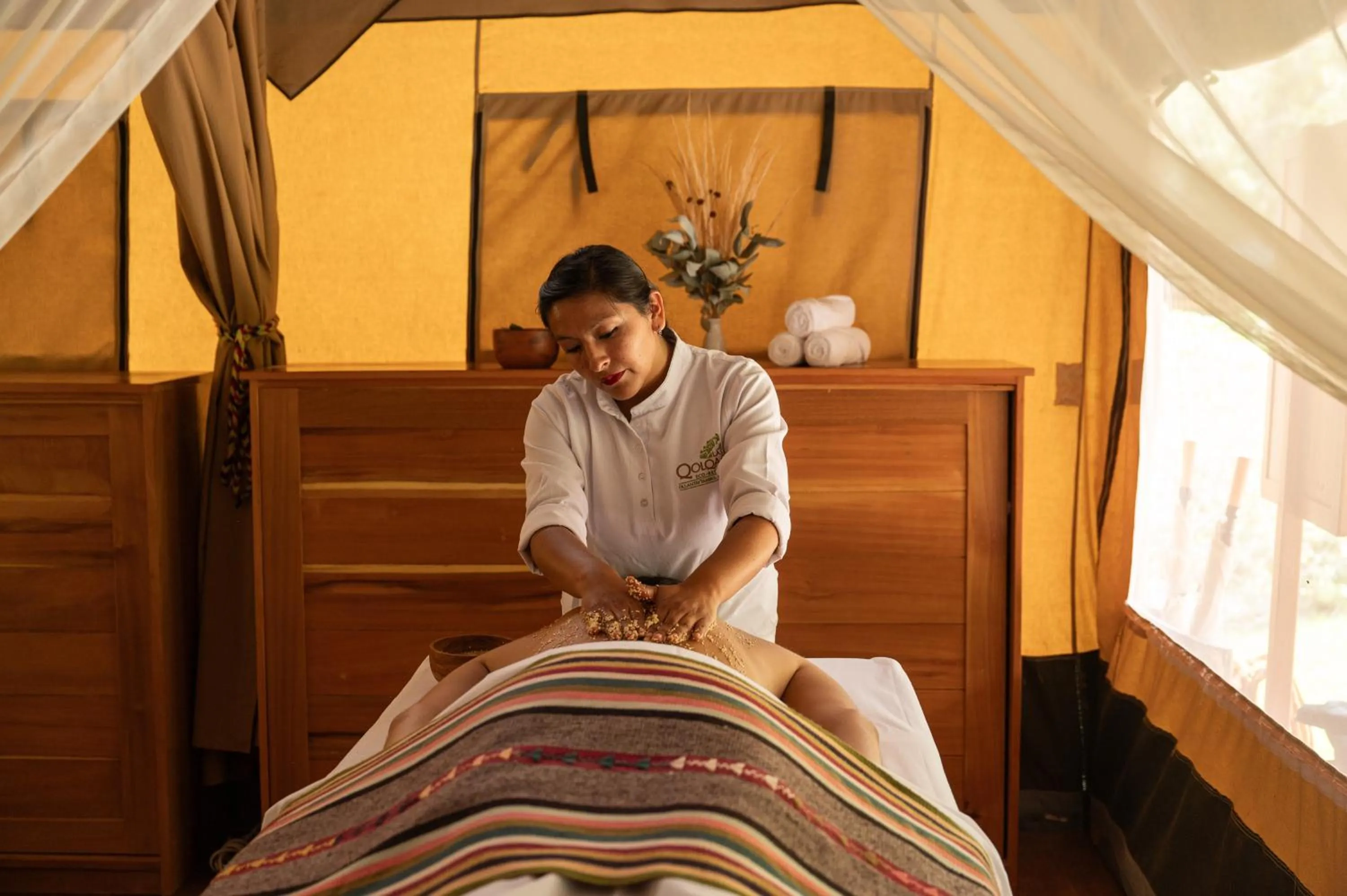 Massage in Las Qolqas EcoResort Ollantaytambo