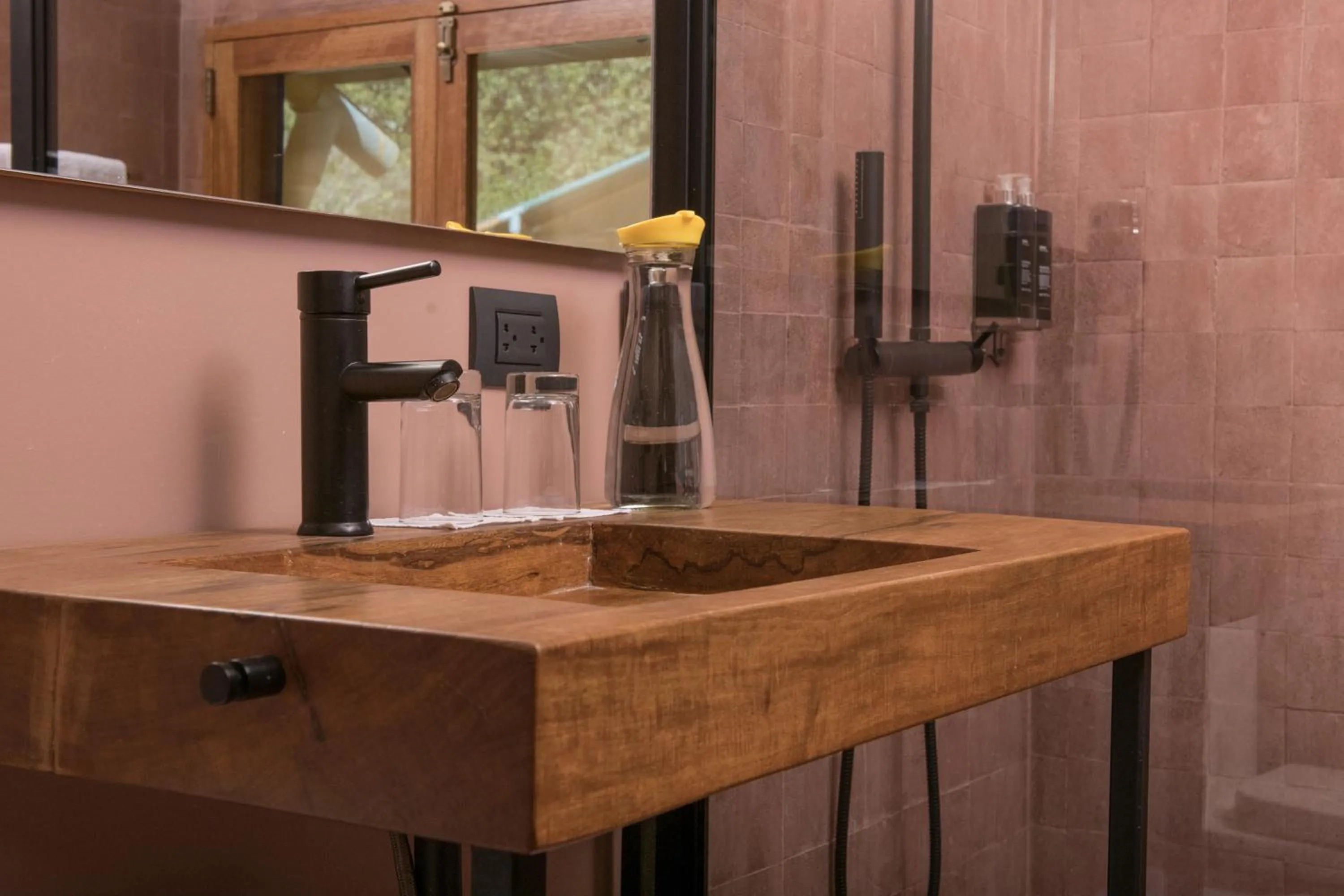 Bathroom in Las Qolqas EcoResort Ollantaytambo