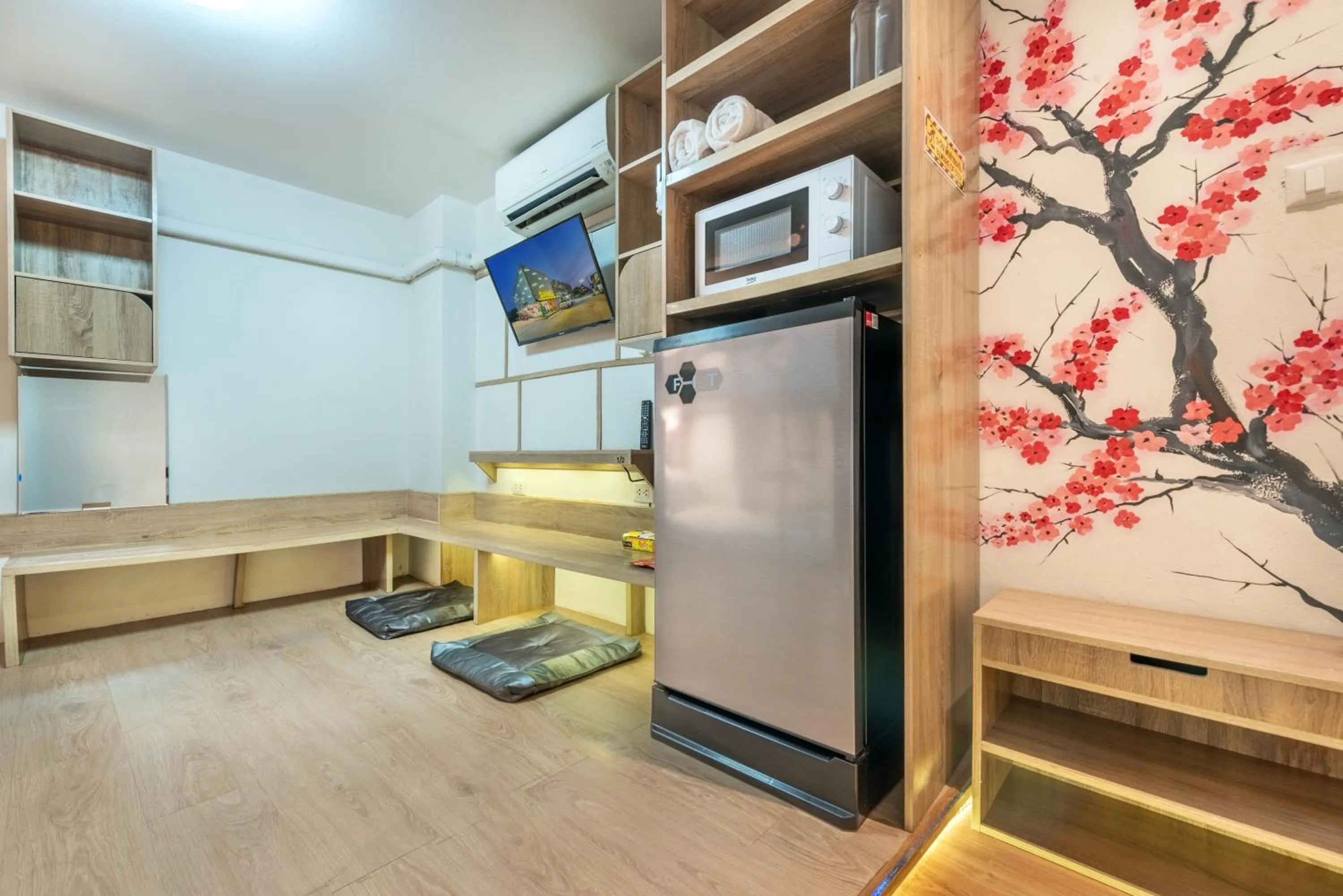 Photo of the whole room in โรงแรมชิบะรูม นครราชสีมา สาขามหาวิทยาลัยเทคโนโลยีสุรนารี