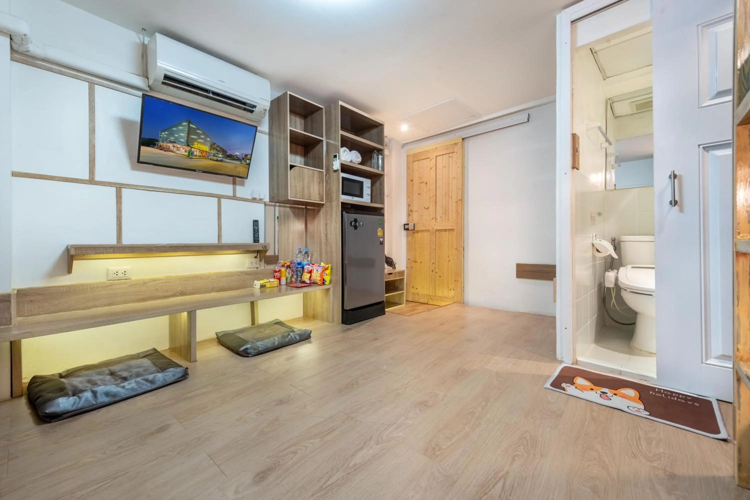 Photo of the whole room in โรงแรมชิบะรูม นครราชสีมา สาขามหาวิทยาลัยเทคโนโลยีสุรนารี