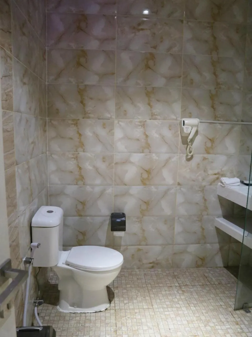 Shower in Chevilly Resort & Camp