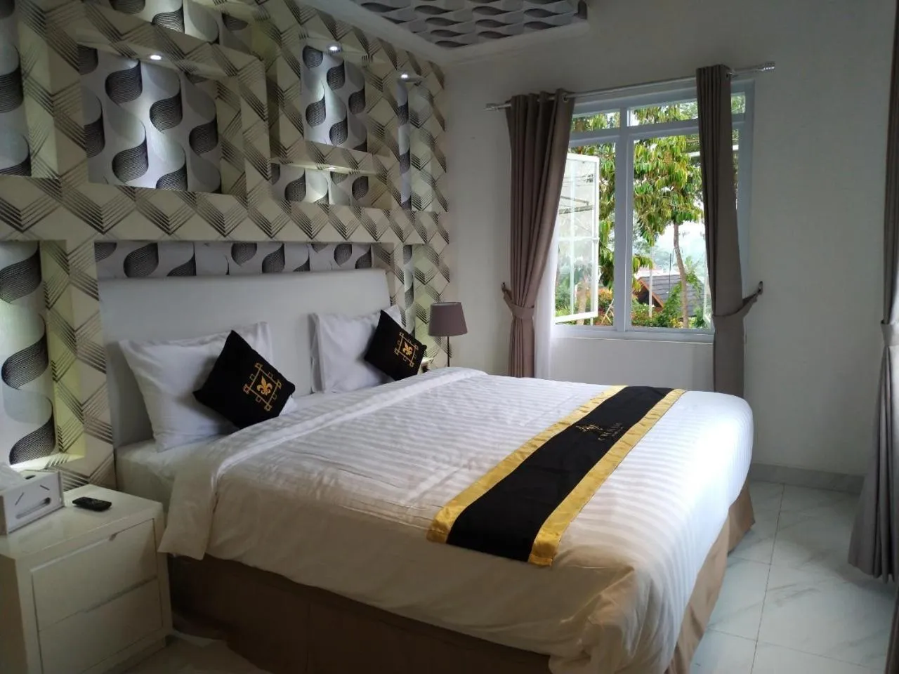 Bed in Chevilly Resort & Camp