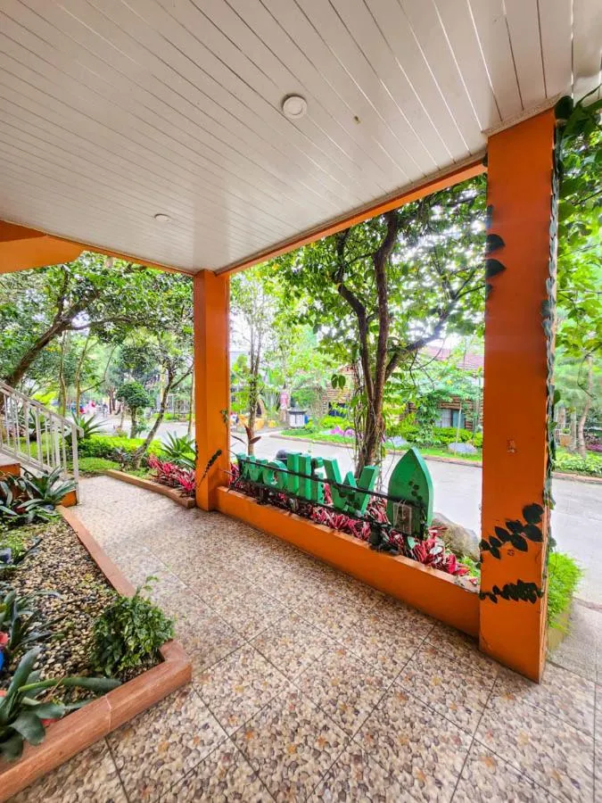 Chevilly Resort & Camp