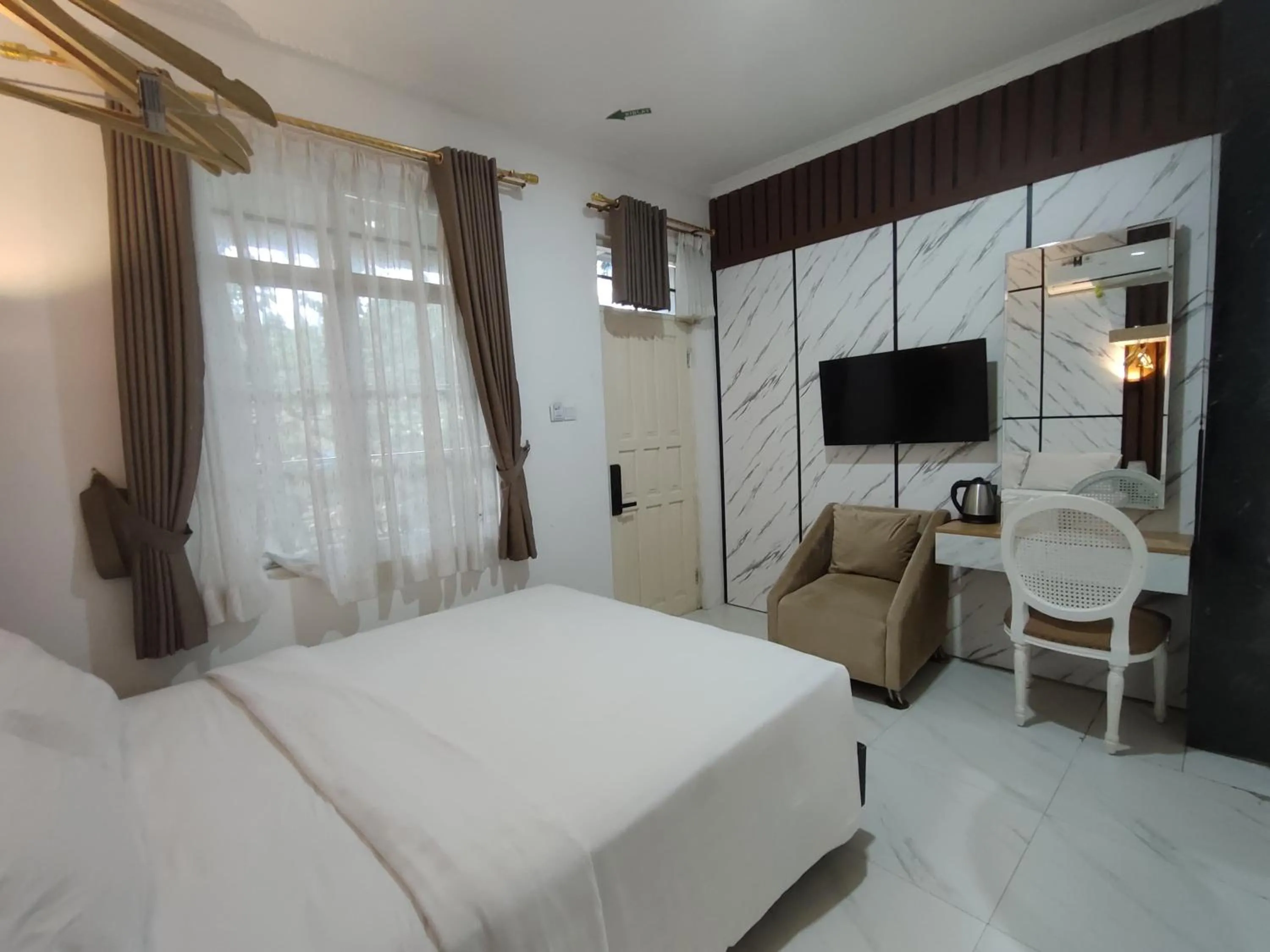 Bedroom, Bed in Chevilly Resort & Camp