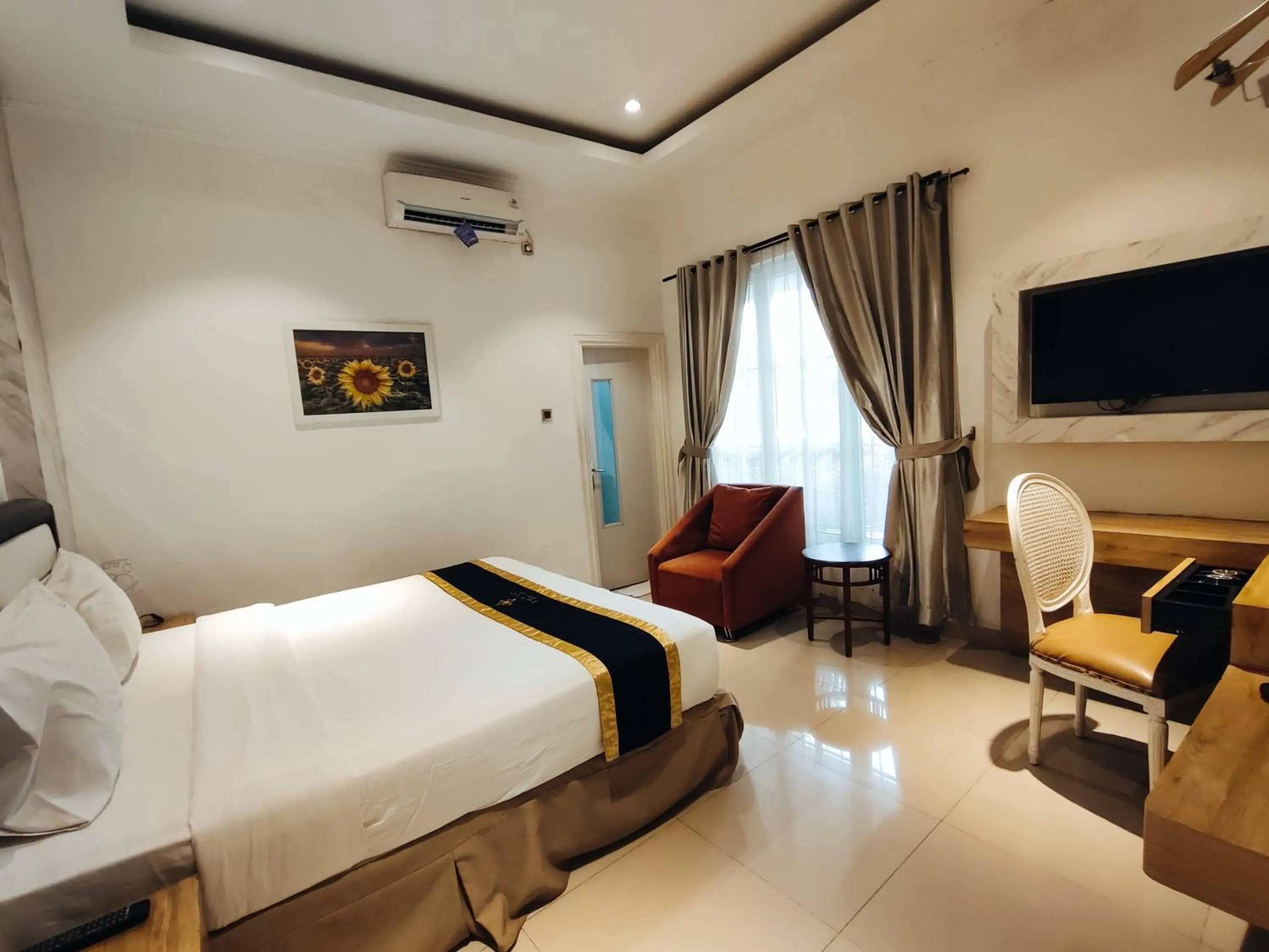 Bedroom, Bed in Chevilly Resort & Camp