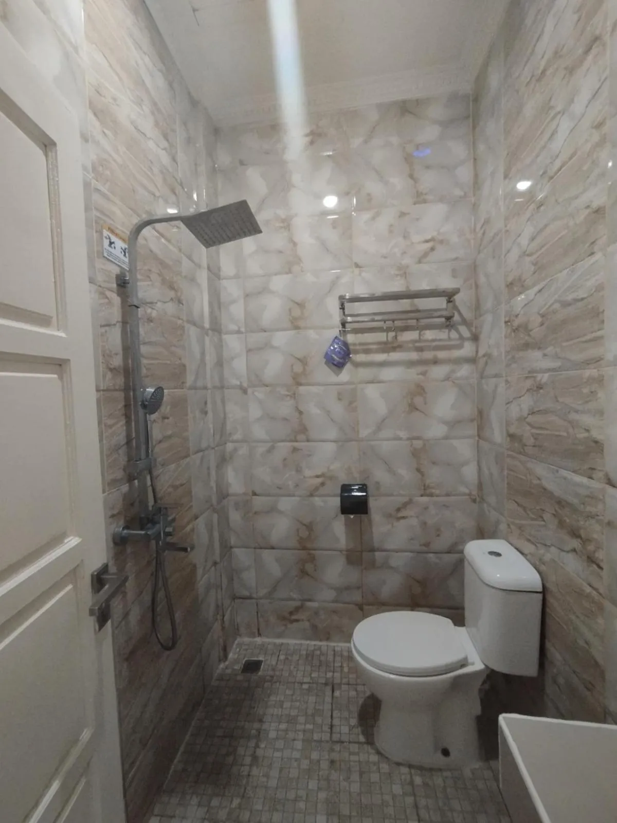 Shower in Chevilly Resort & Camp