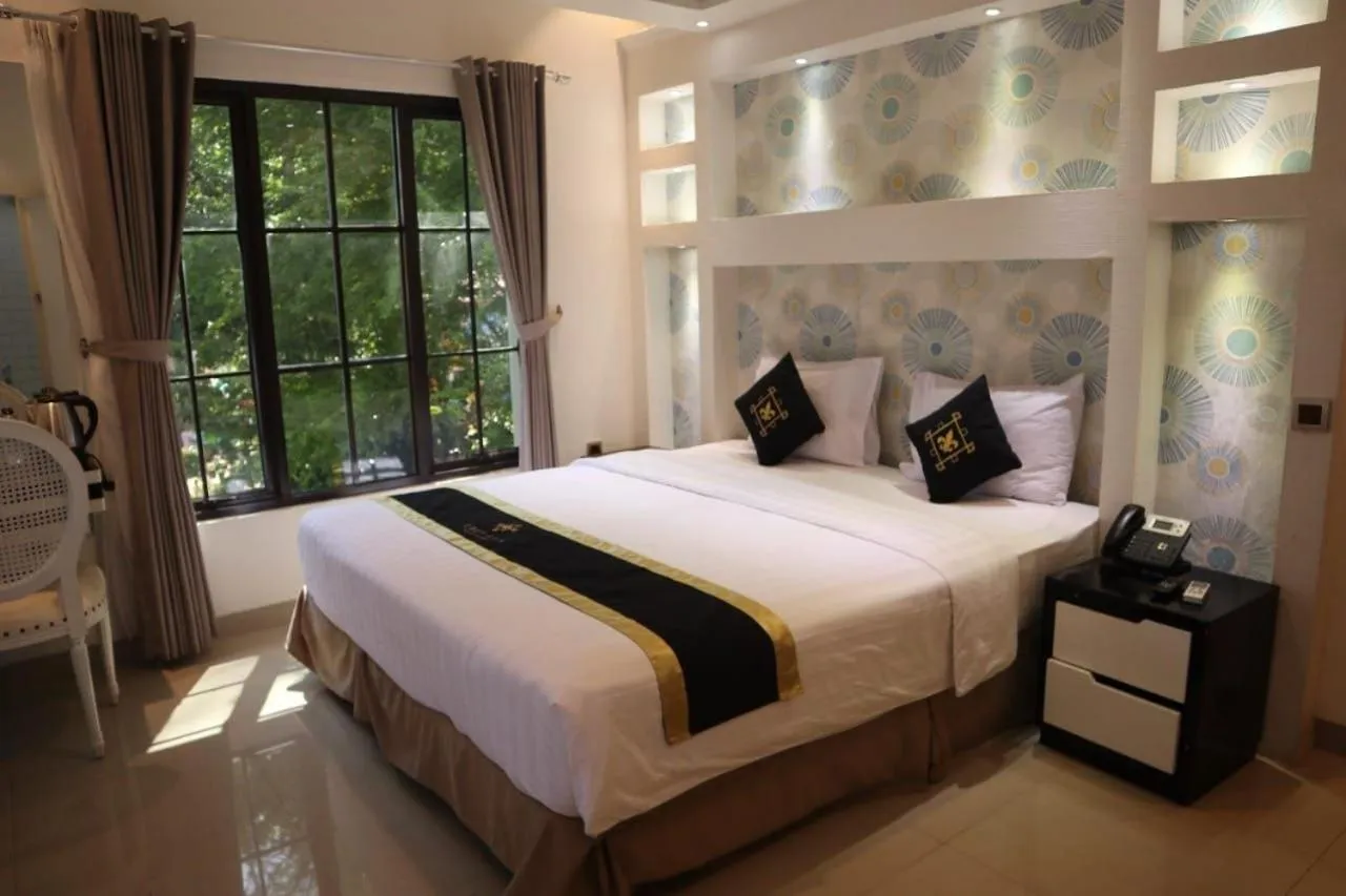 Bed in Chevilly Resort & Camp