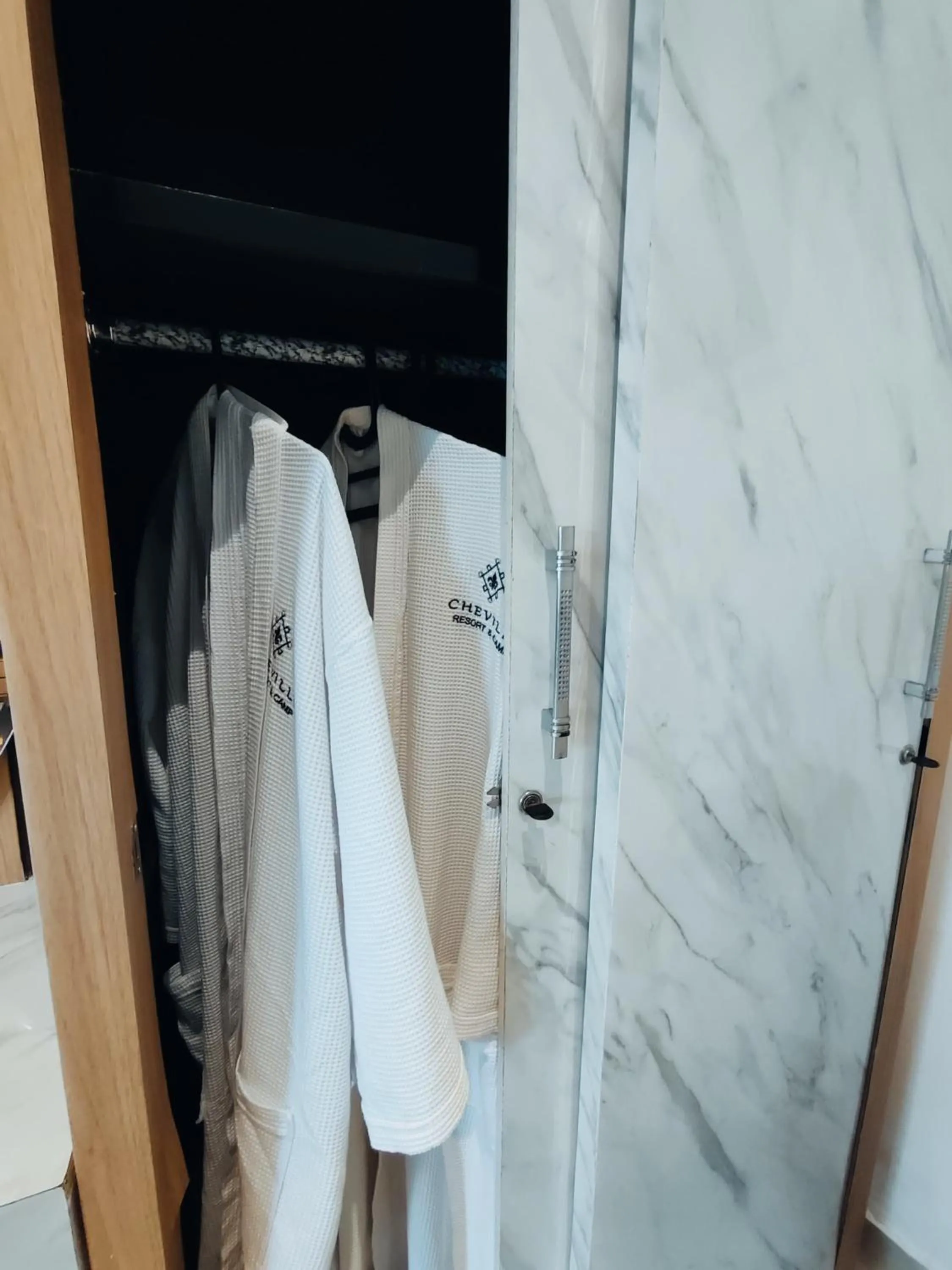 Chevilly Resort & Camp