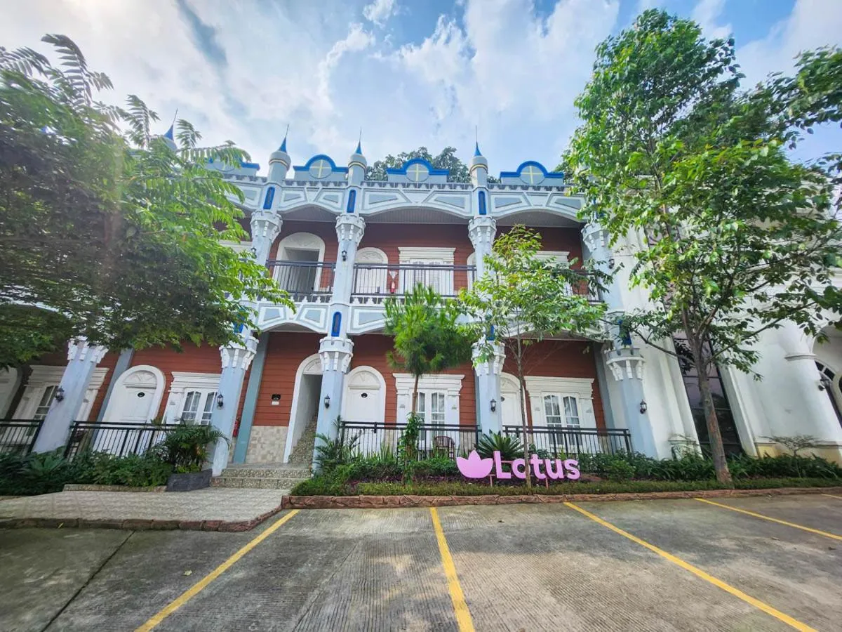 Chevilly Resort & Camp