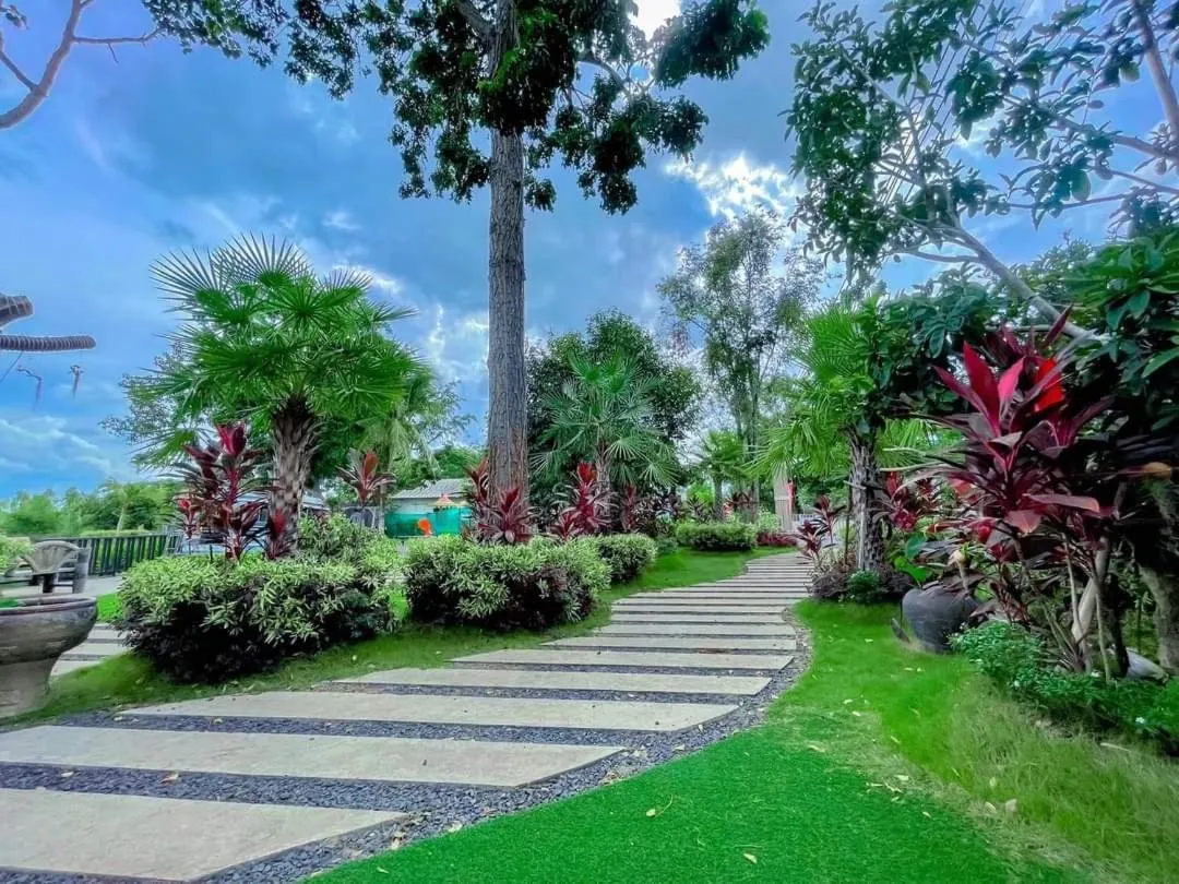 Garden in wuadaeng villa
