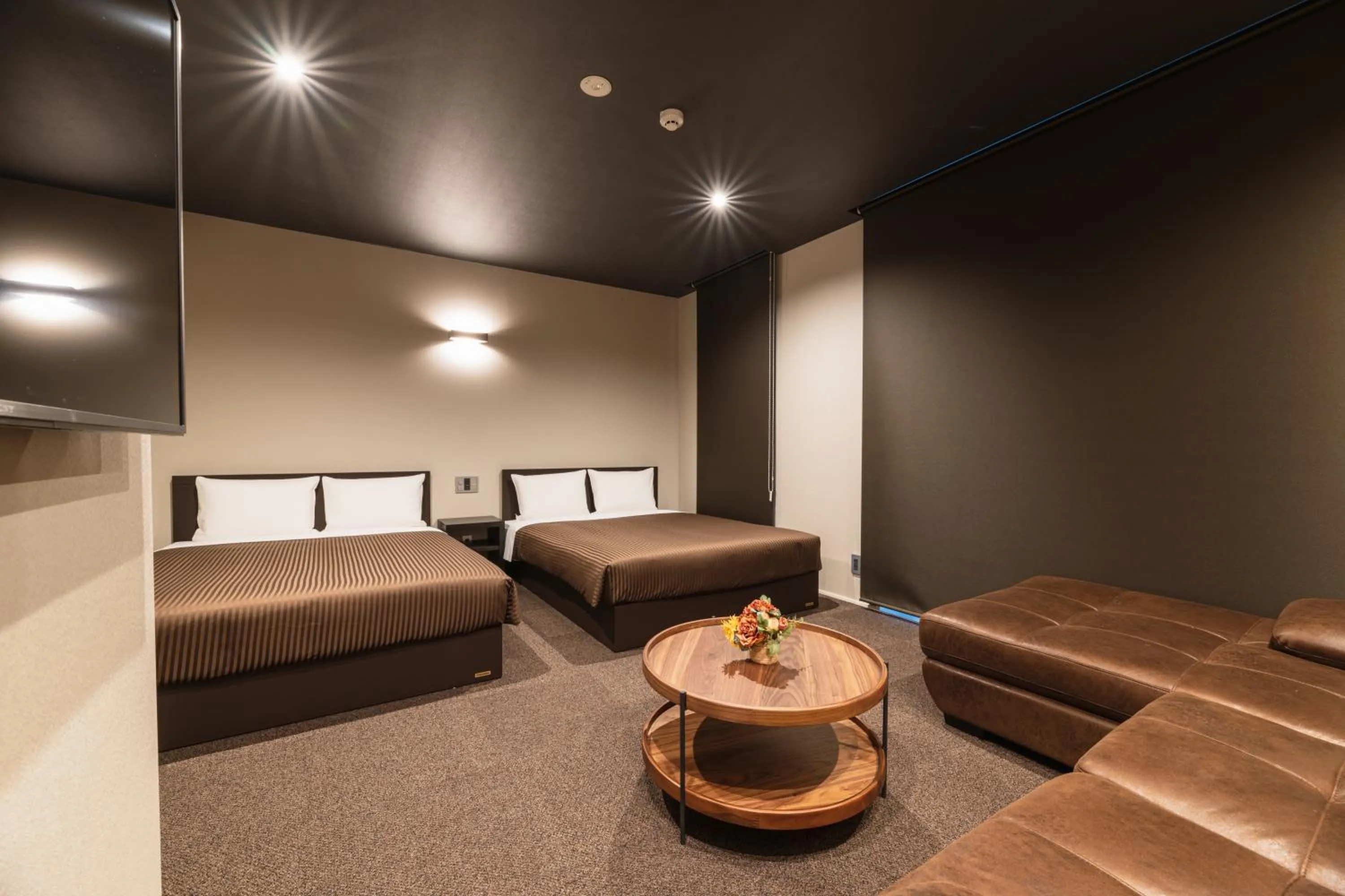 Photo of the whole room in GRAND BASE Hakata Premium