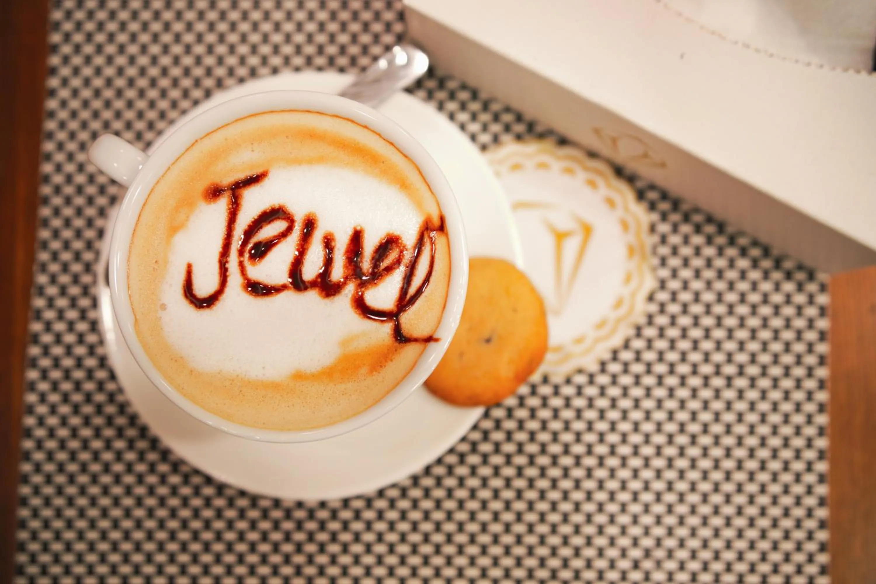 Restaurant/places to eat in Jewel Green Mountain Hotel