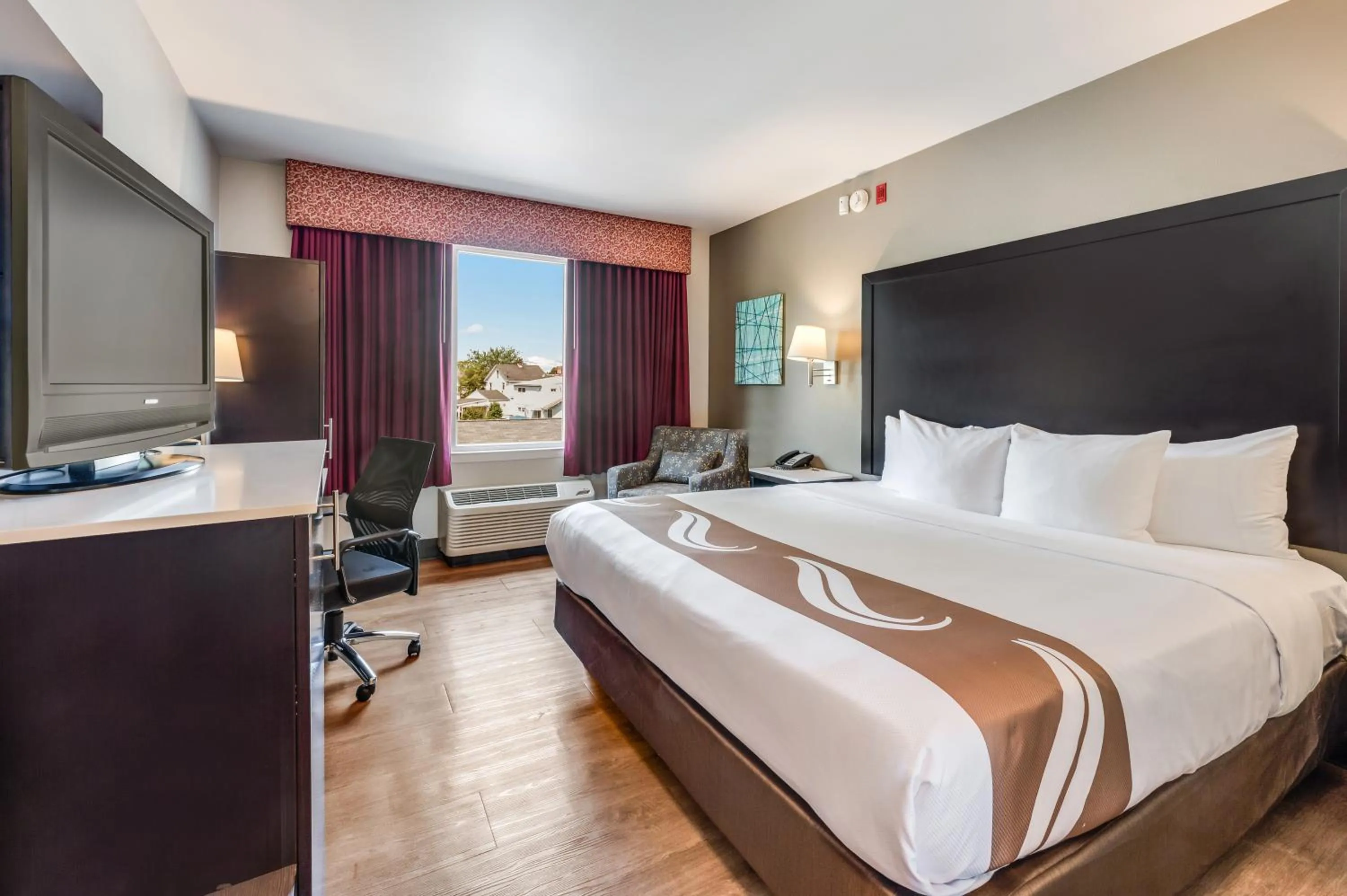 Bedroom, Bed in Quality Inn Poughkeepsie