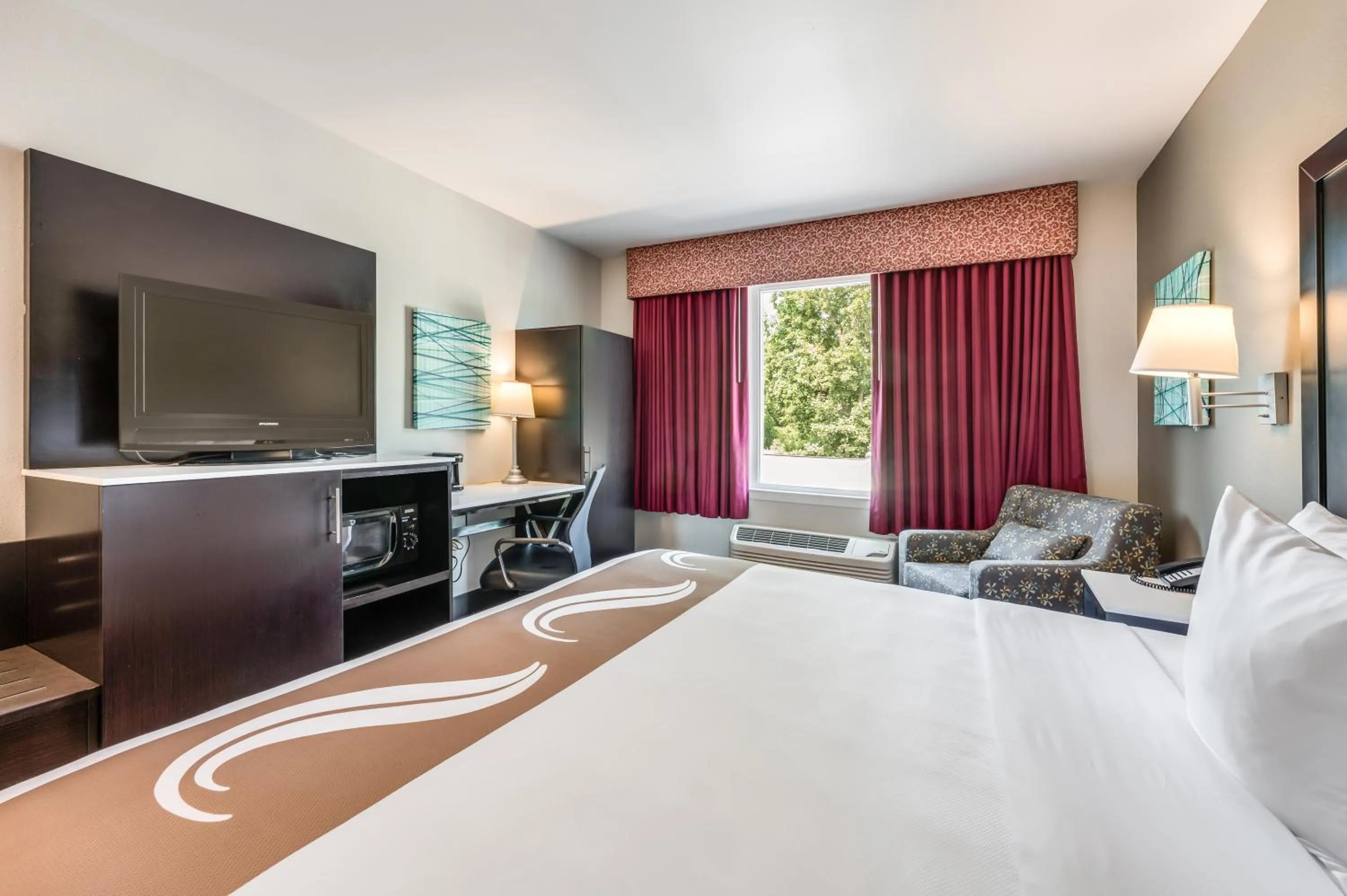 Bedroom, Bed in Quality Inn Poughkeepsie