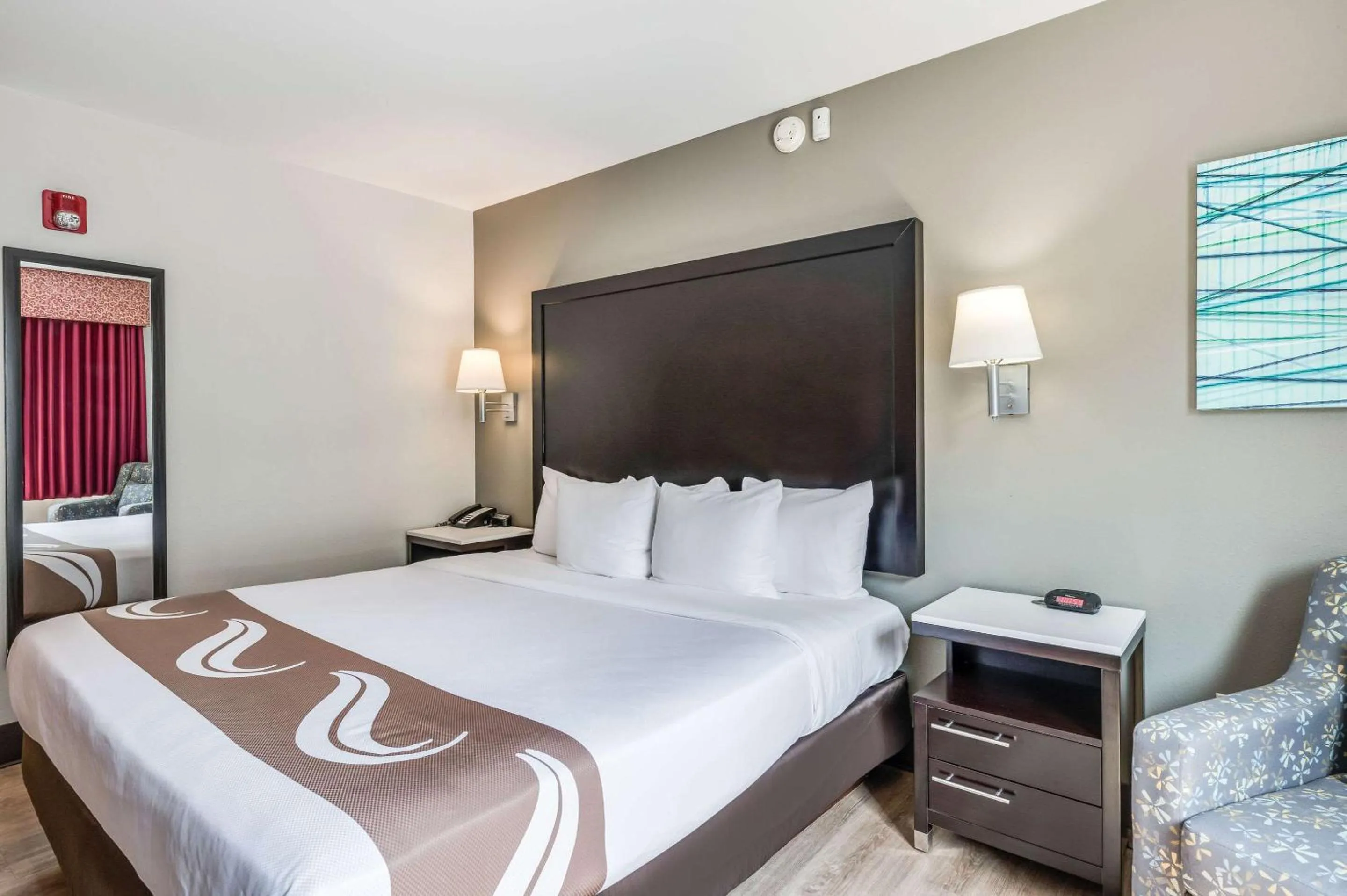 Photo of the whole room, Bed in Quality Inn Poughkeepsie