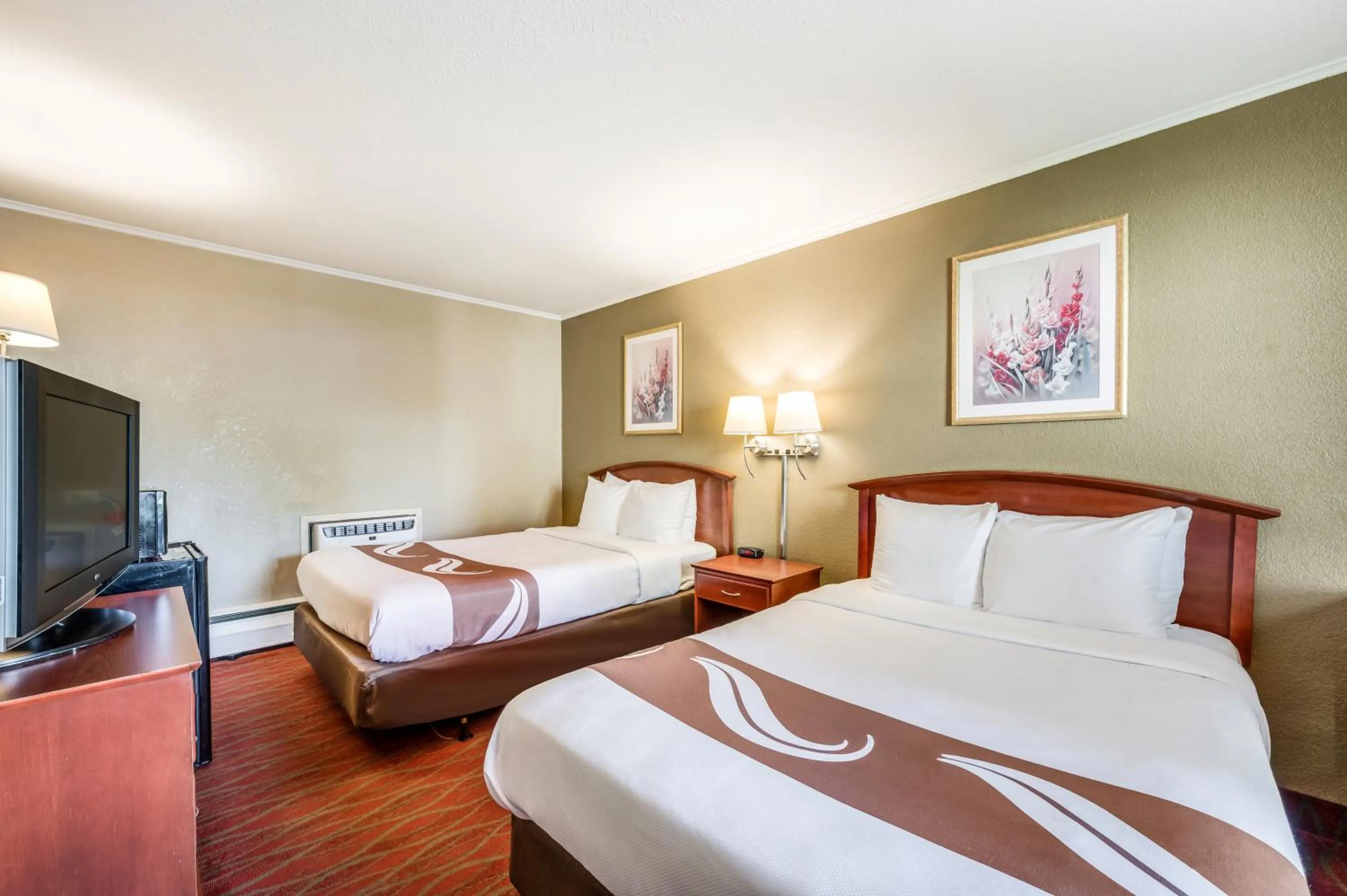 Bedroom, Bed in Rodeway Inn Poughkeepsie