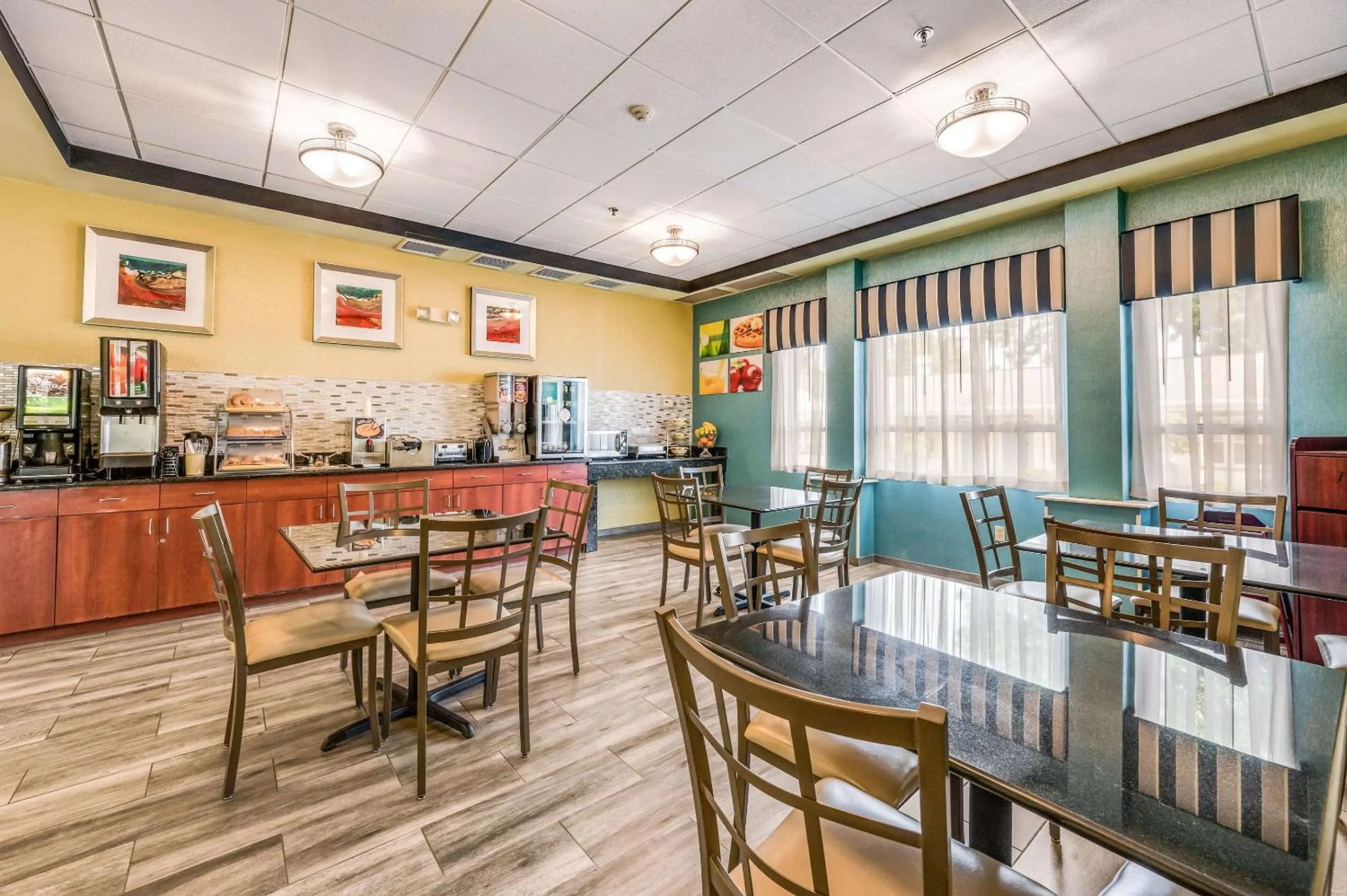 Restaurant/places to eat in Rodeway Inn Poughkeepsie