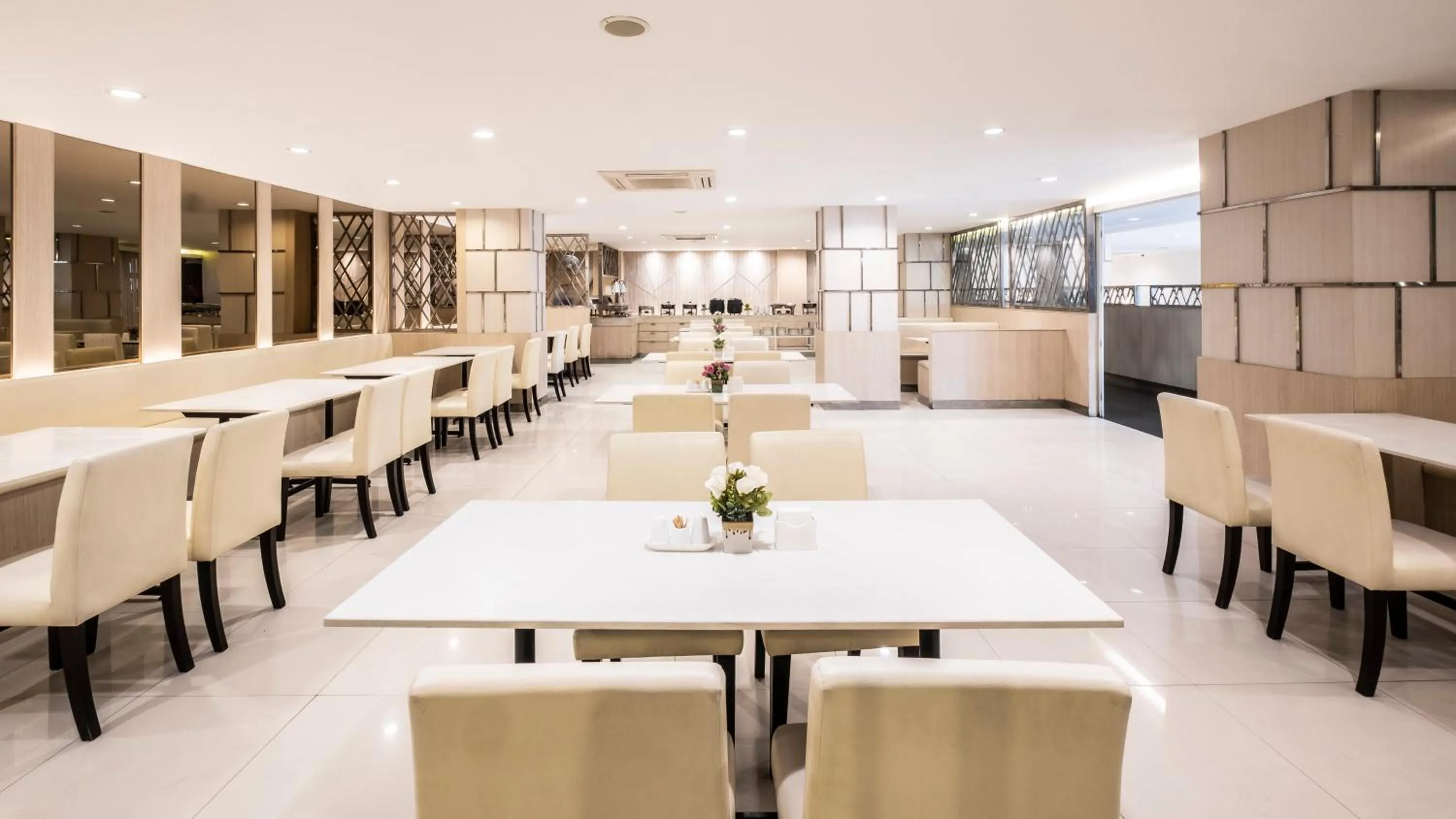 Restaurant/places to eat in The Airport Courtyard Suvarnabhumi Airport