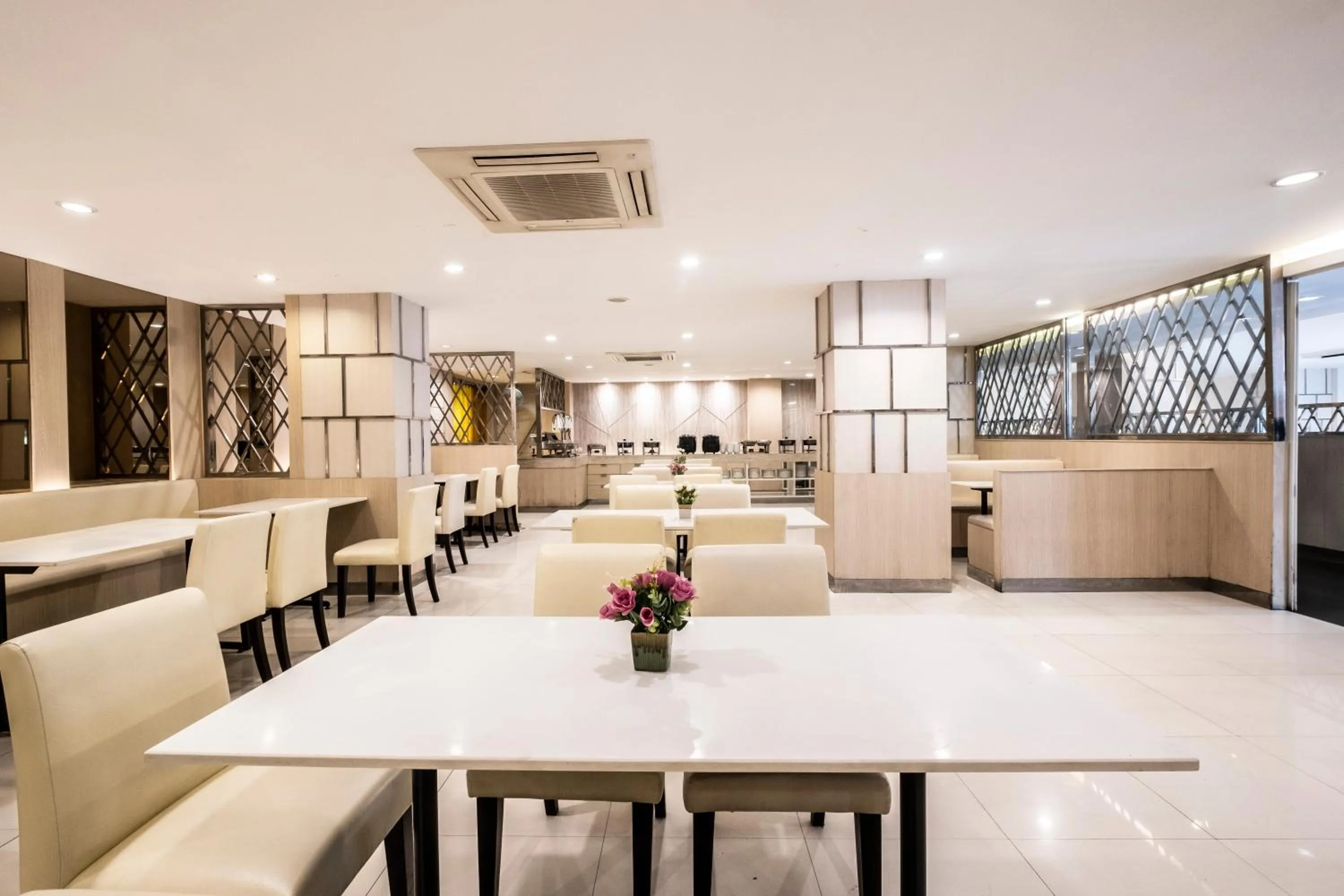 Restaurant/places to eat in The Airport Courtyard Suvarnabhumi Airport