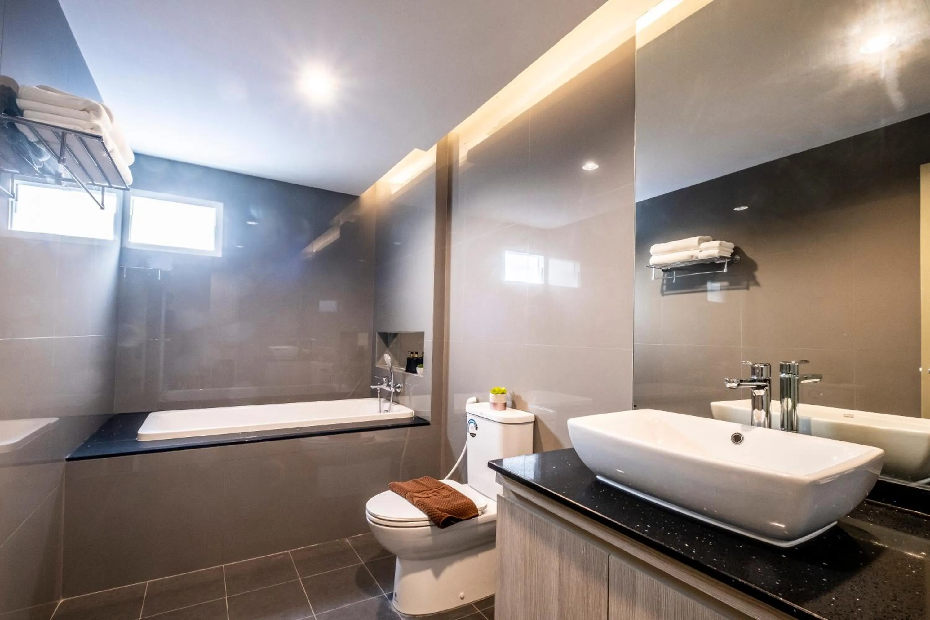 Bathroom in The Airport Courtyard Suvarnabhumi Airport