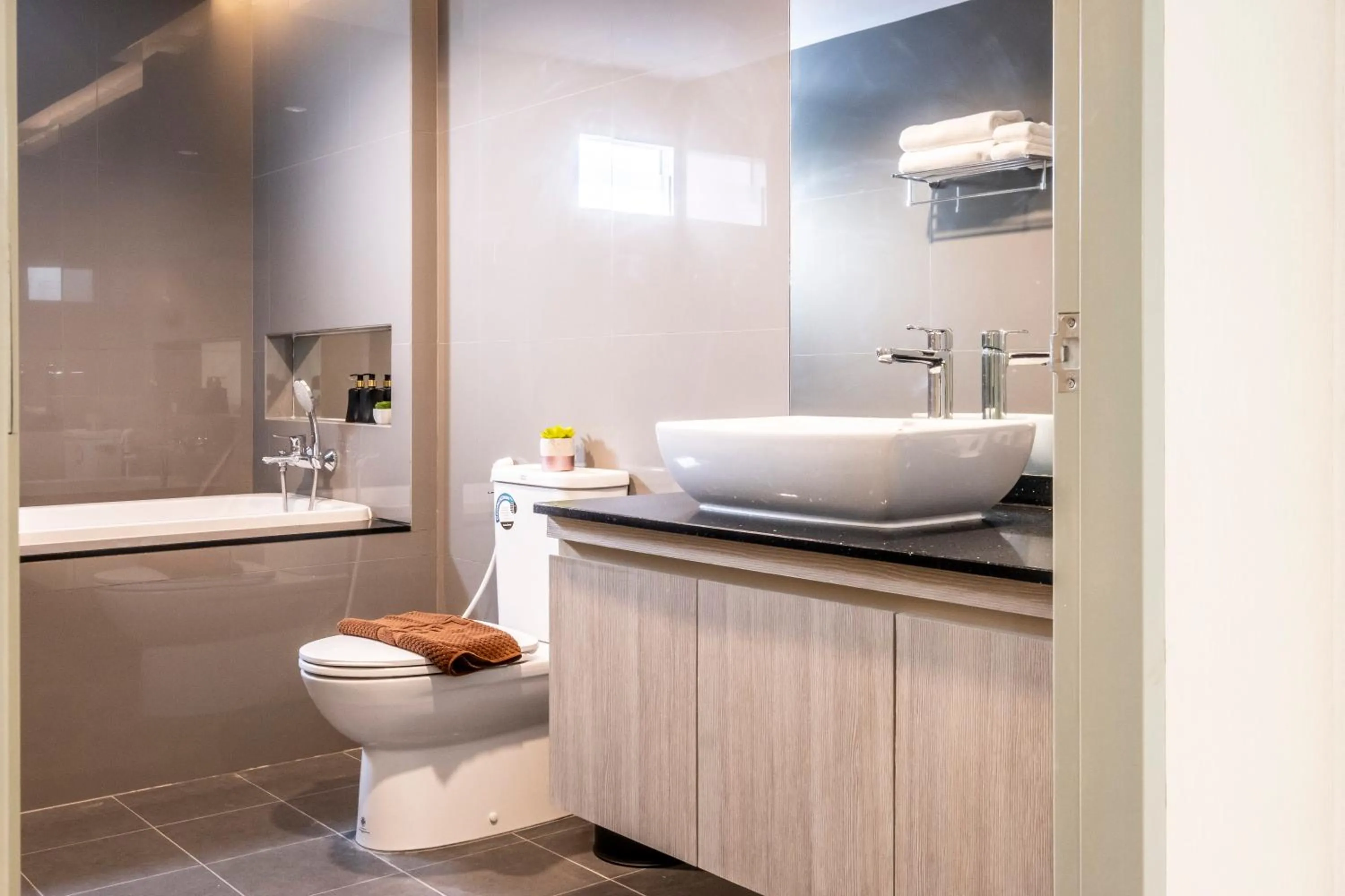 Bathroom in The Airport Courtyard Suvarnabhumi Airport