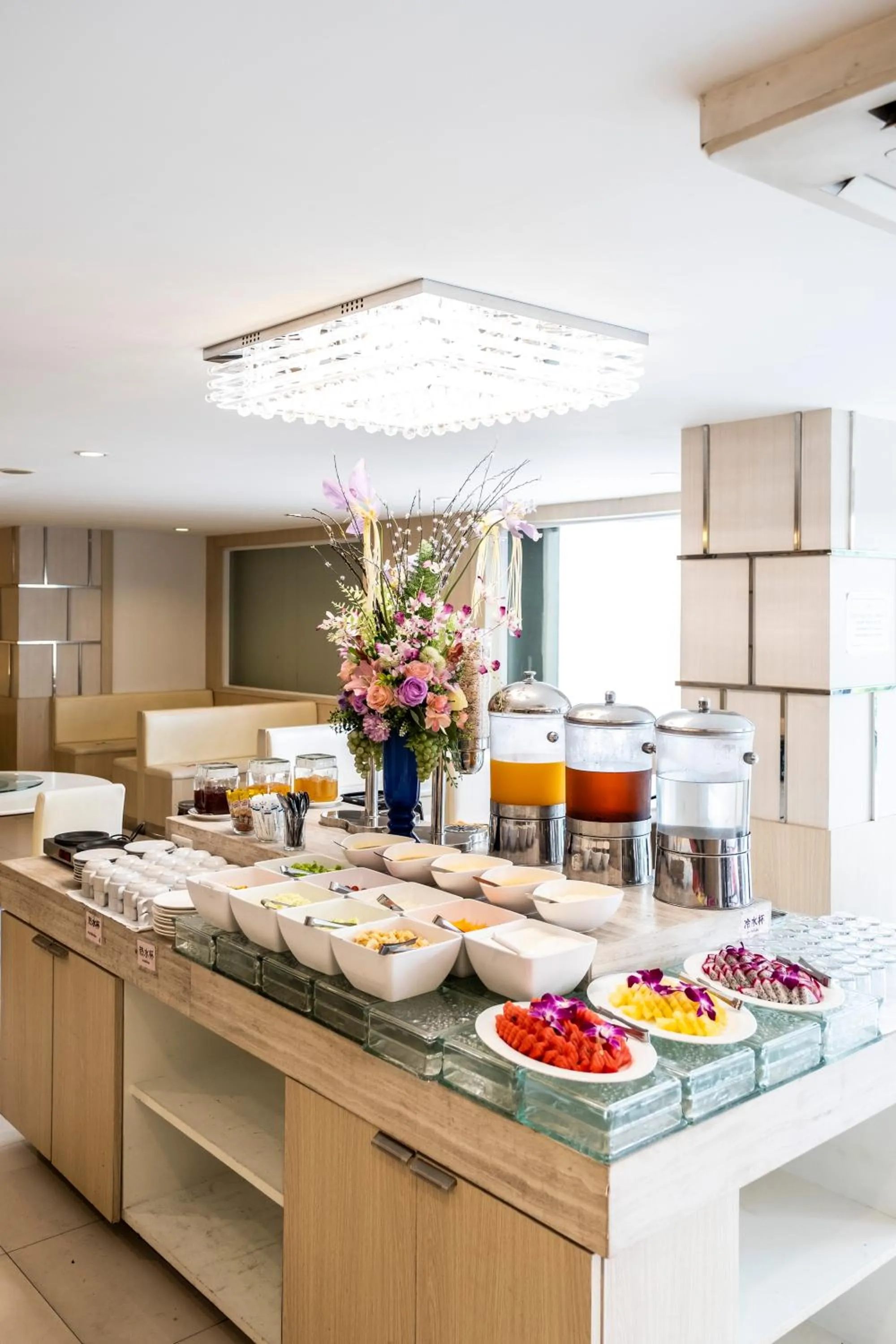 Food and drinks in The Airport Courtyard Suvarnabhumi Airport