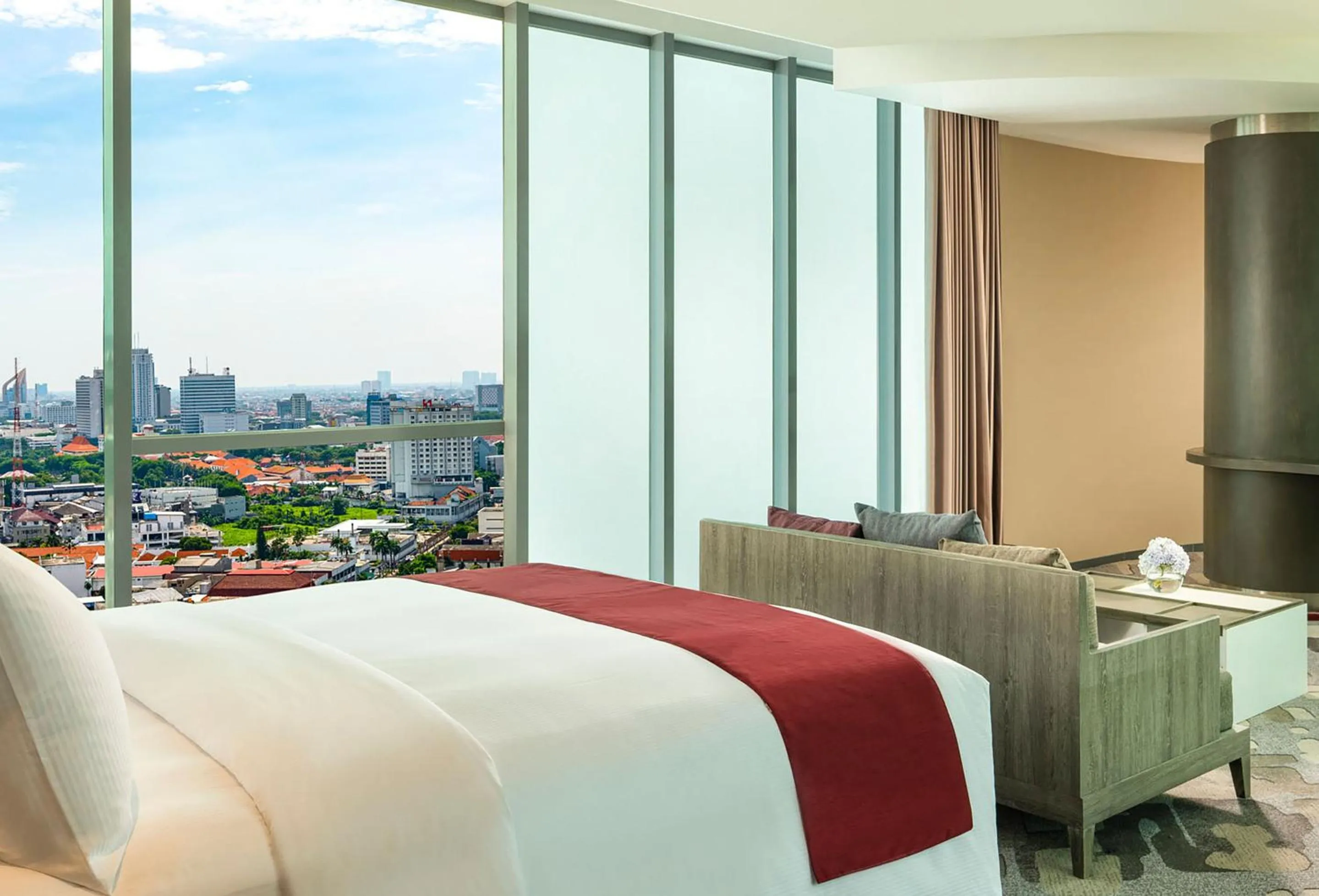 City view, Bed in DoubleTree by Hilton Surabaya
