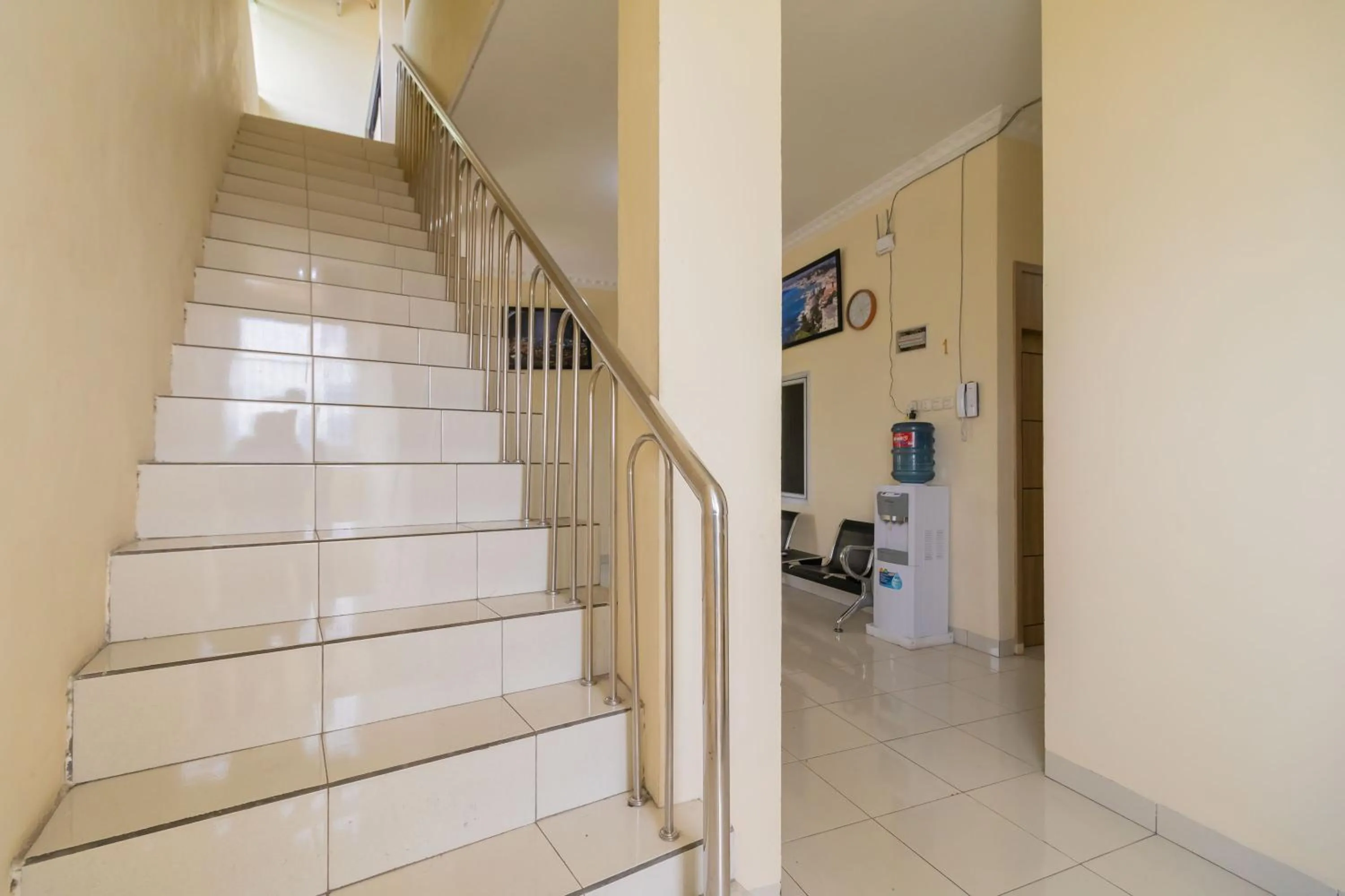 Property building in RedDoorz @ Jalan Kolonel Haji Burlian Palembang 2