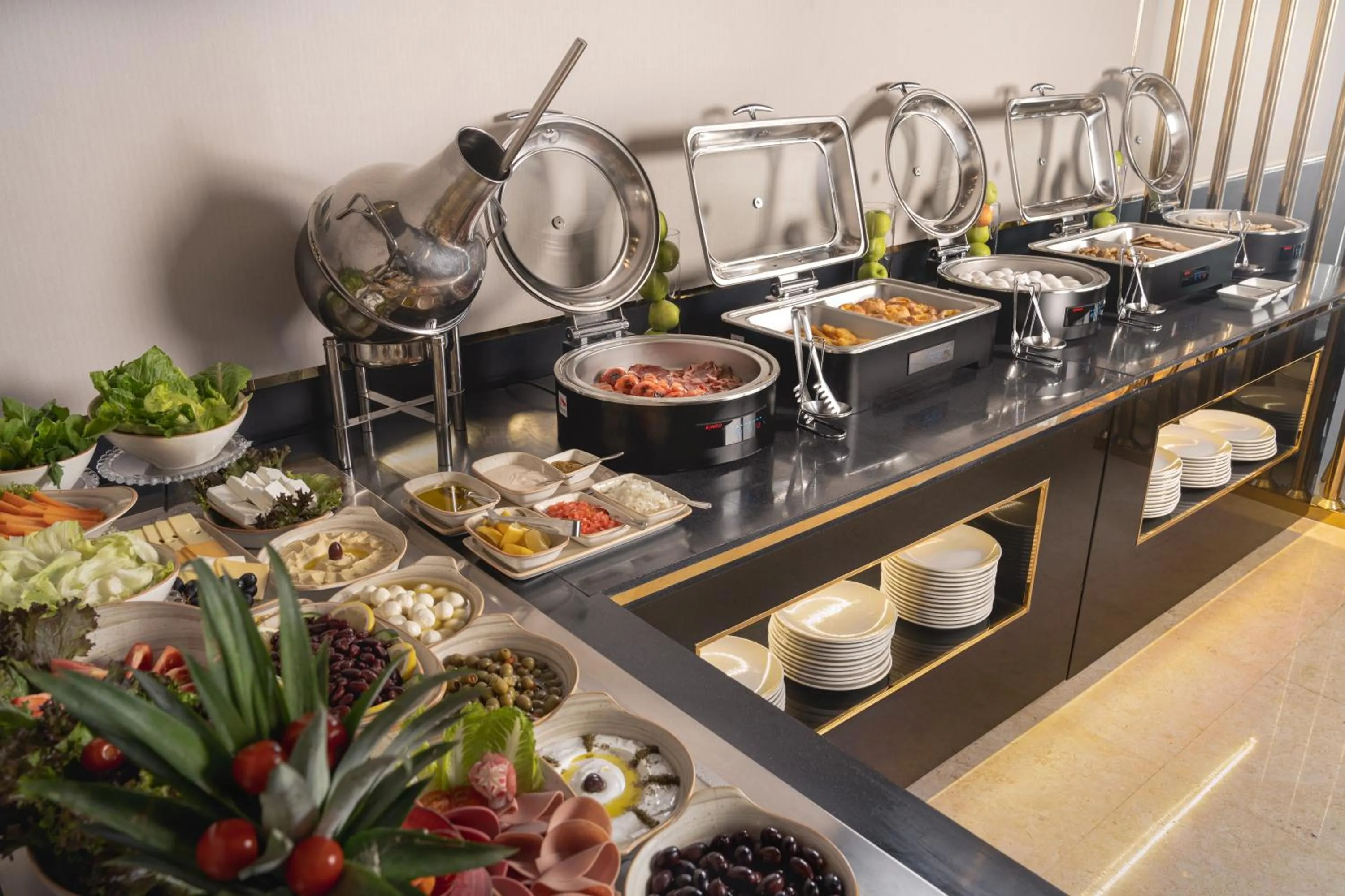 Restaurant/places to eat in Sukoon Hotel