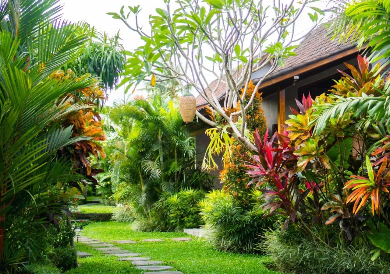 Spring in Green Coconut Cottage