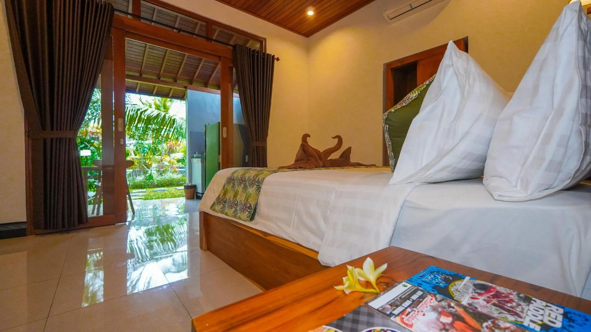 Bed in Green Coconut Cottage