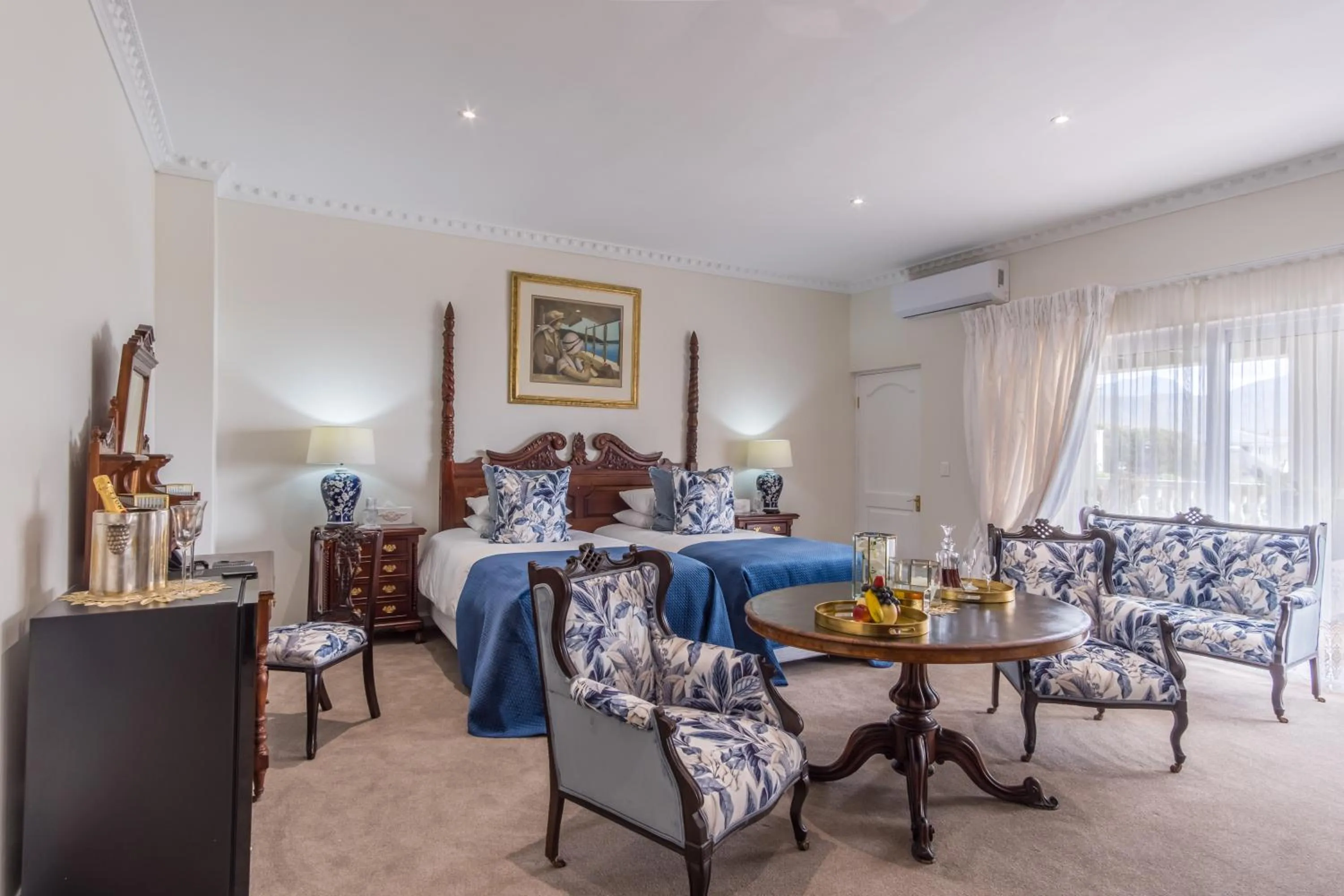 Bed in Grand Lux Boutique Manor