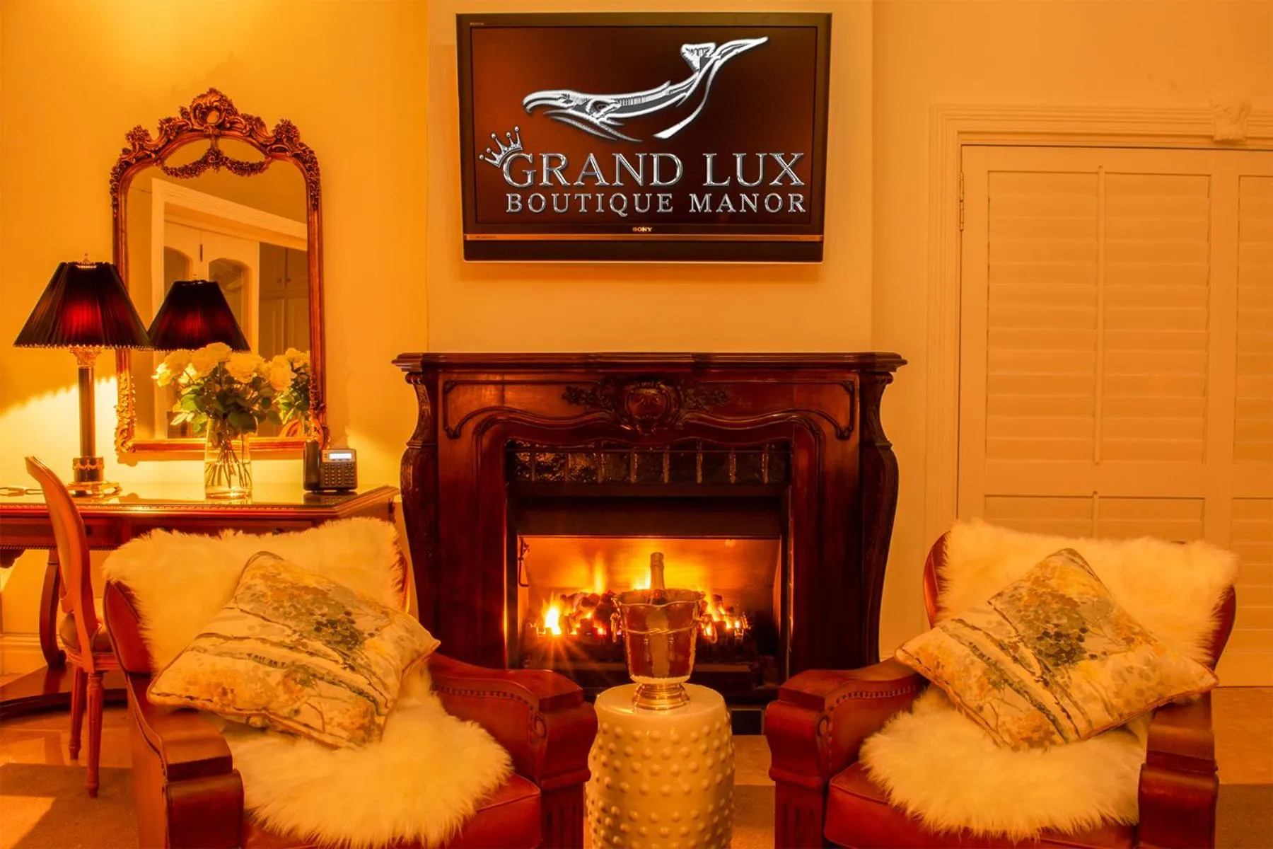 TV and multimedia in Grand Lux Boutique Manor