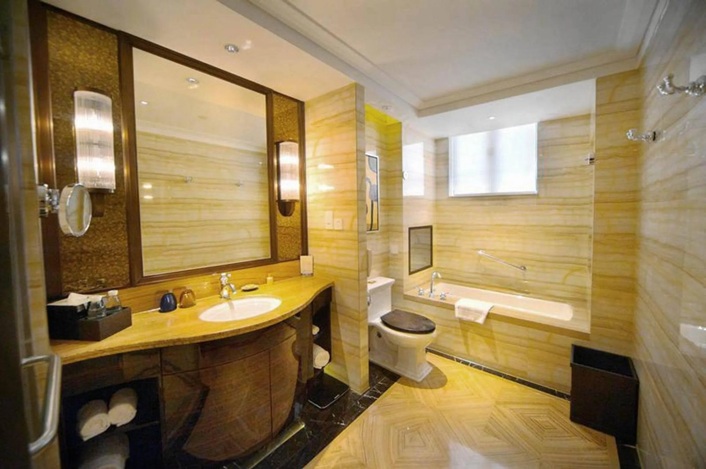 Bathroom in Hengshan Picardie Hotel