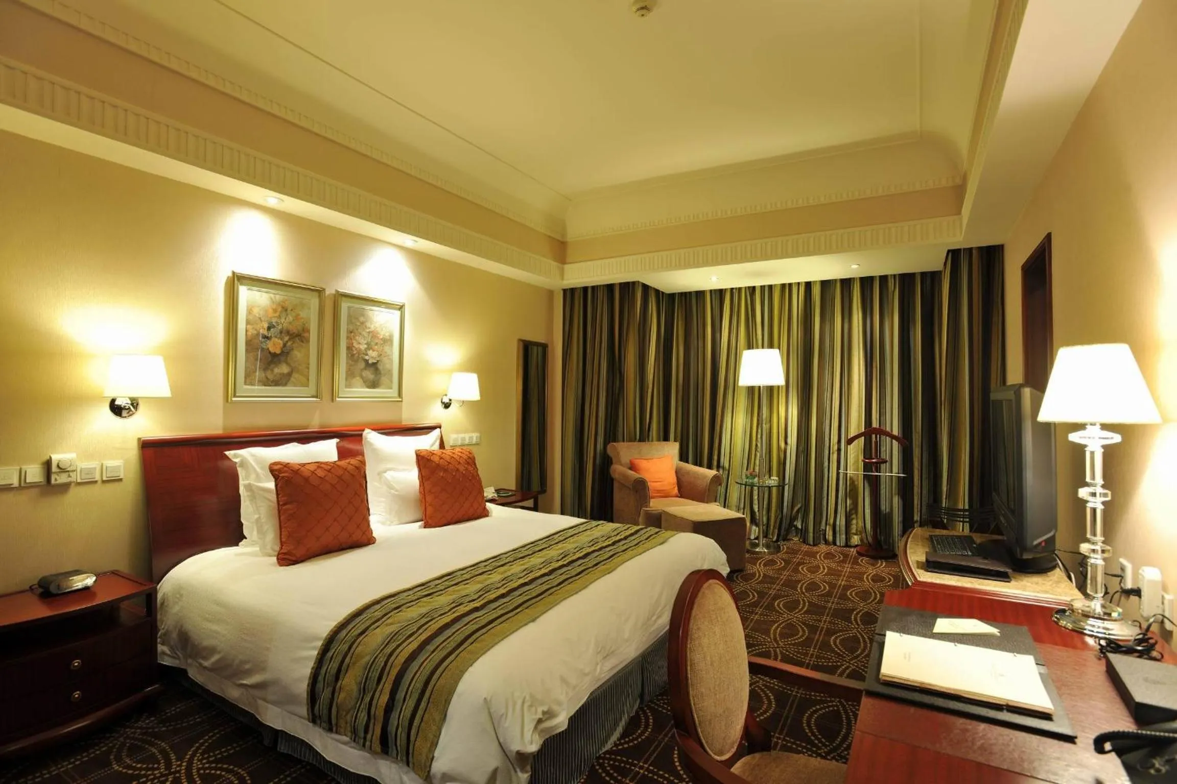 Bedroom in Hengshan Picardie Hotel