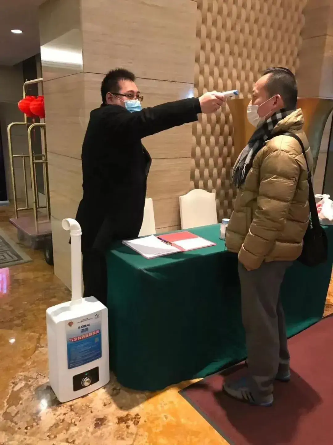 Staff in Hengshan Picardie Hotel Staff in Hengshan Picardie Hotel