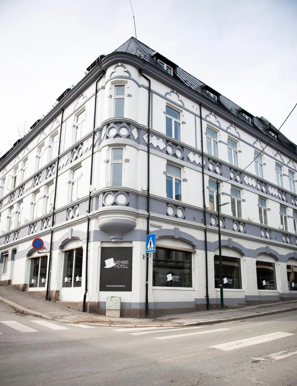 Property building in Henriks Hotell