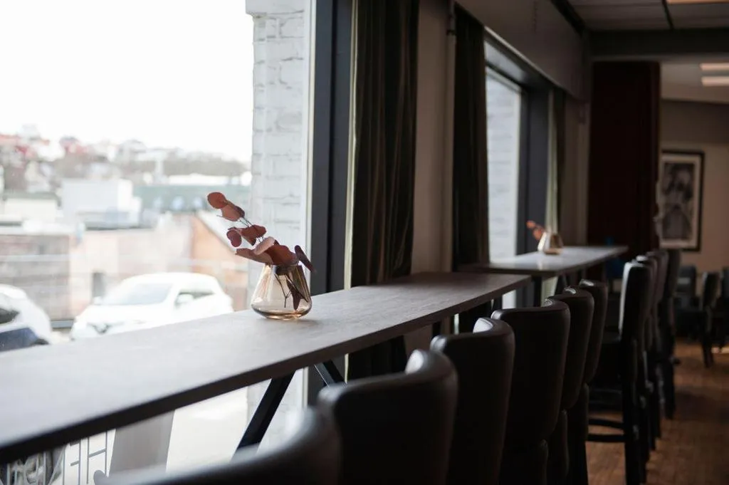 Restaurant/places to eat in Henriks Hotell