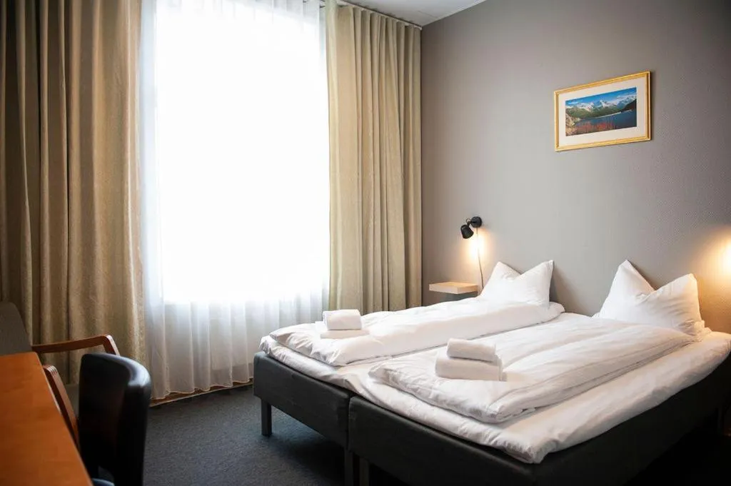 Bed in Henriks Hotell