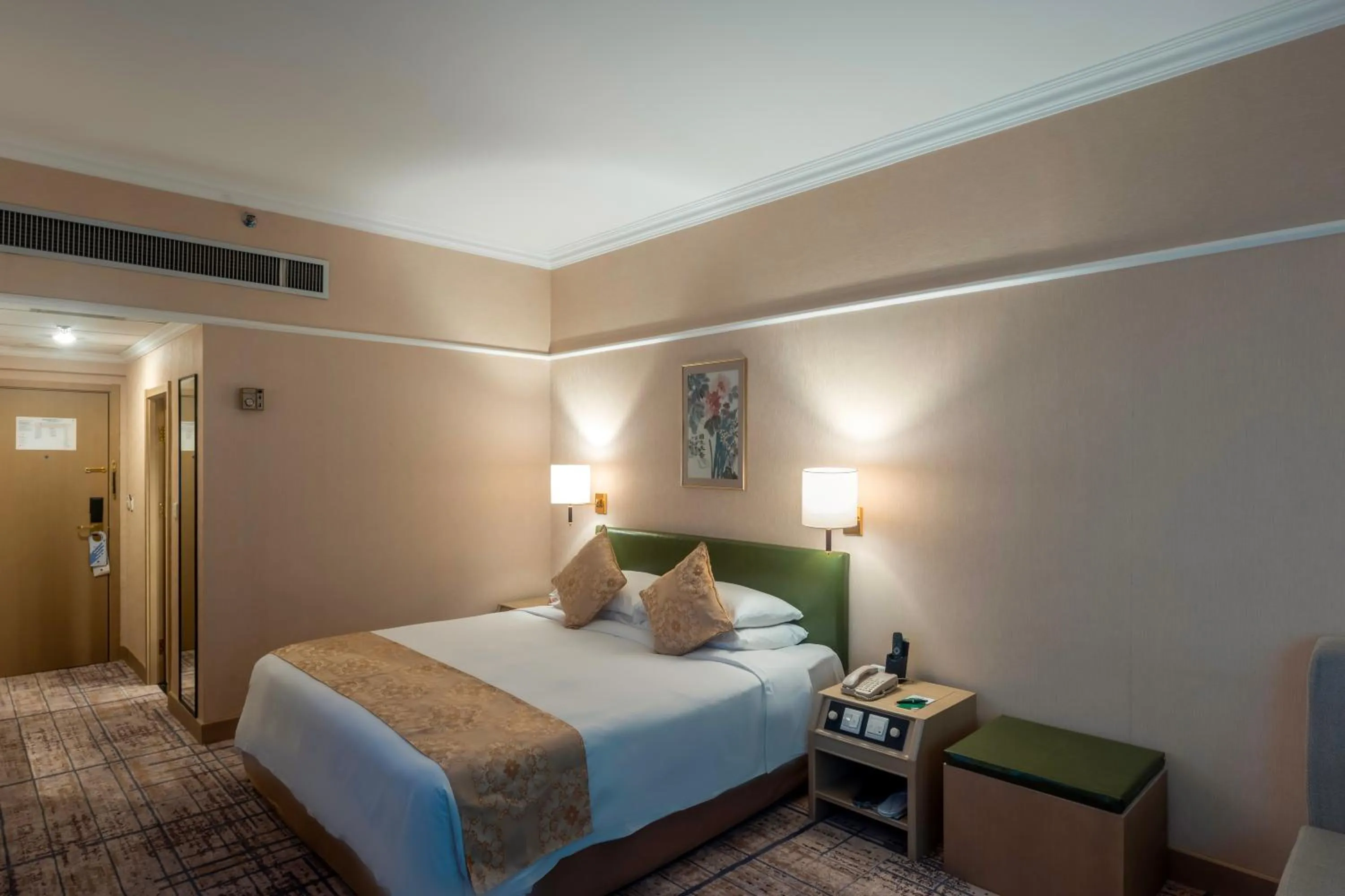 Bedroom, Bed in Metropark Lido Hotel Beijing