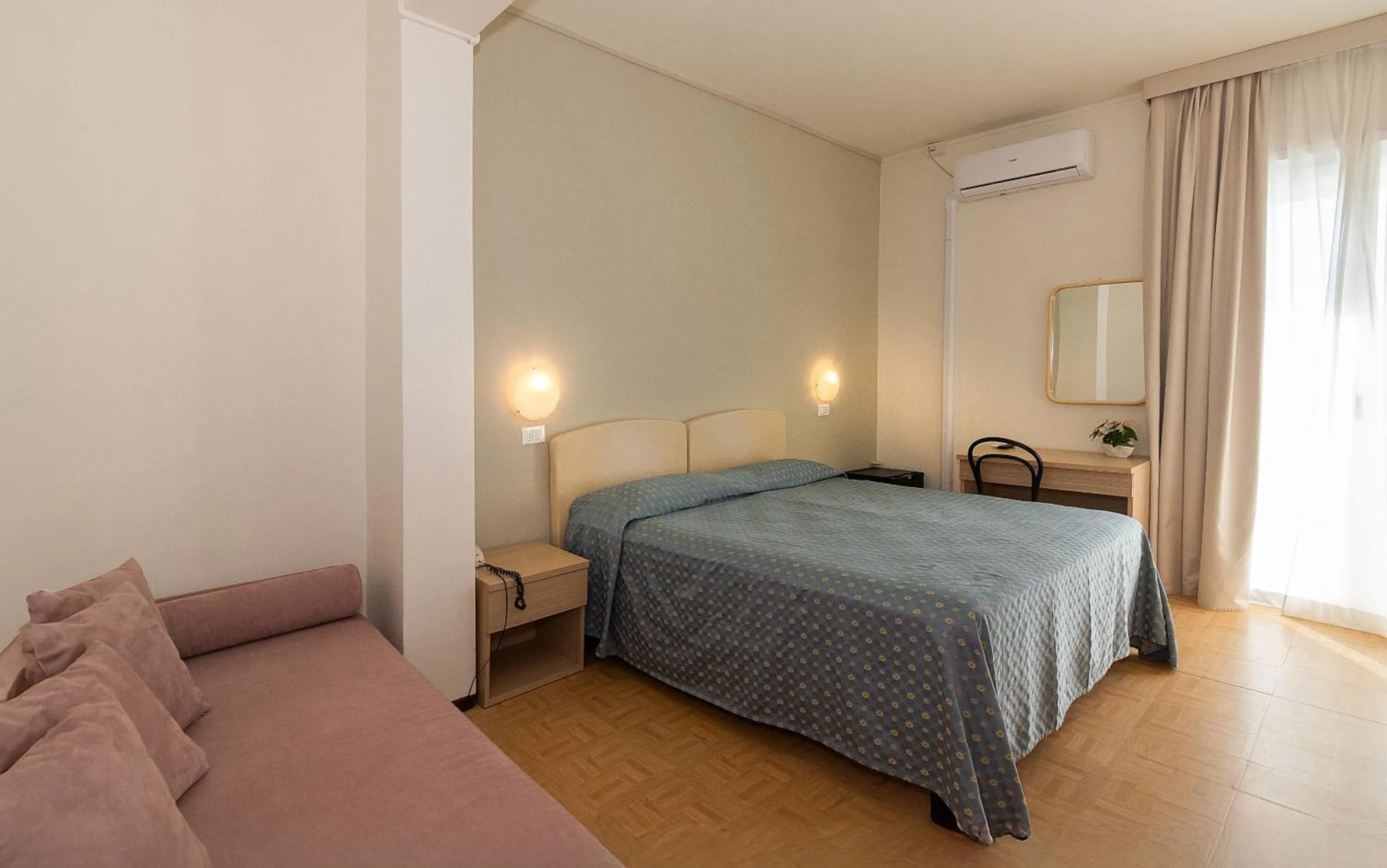 Bedroom, Bed in Hotel Mariotti