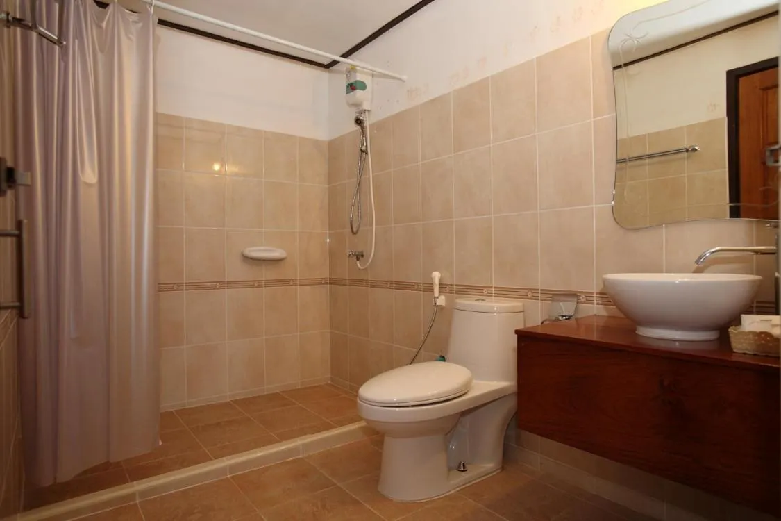 Shower in Samed Cliff Resort