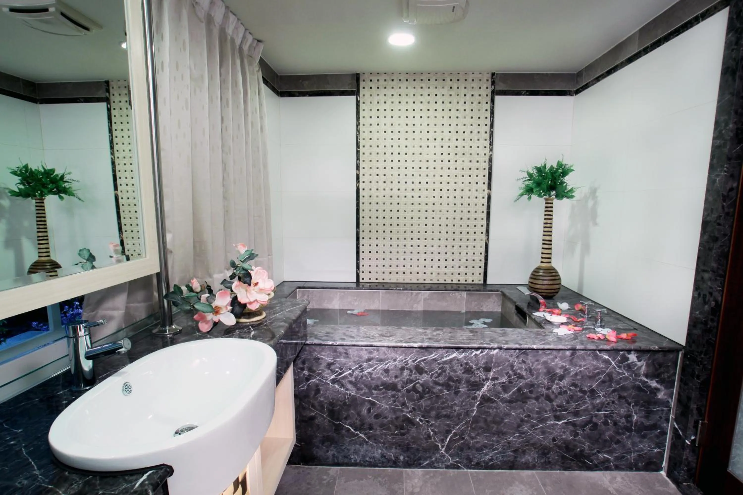 Hot Tub in Chuang-Tang Spring SPA Hotel - Deyang