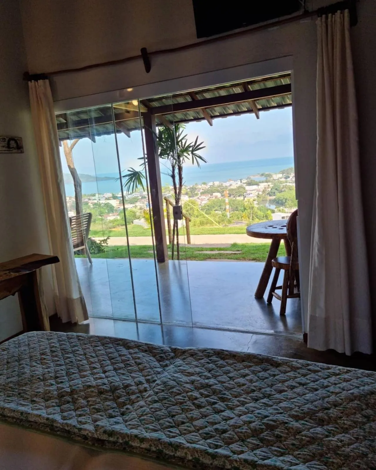 View (from property/room), Bed in Pousada Terraço Guarapari
