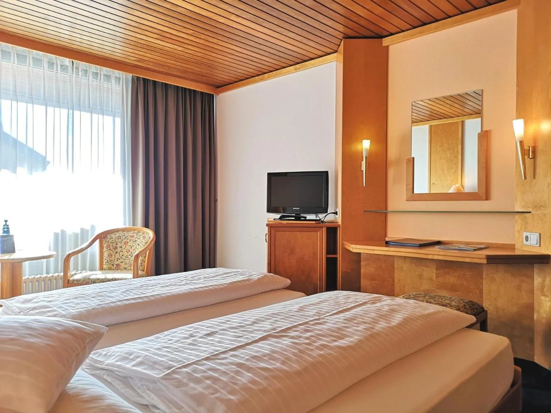 Photo of the whole room, Bed in Hotel Stadt Breisach