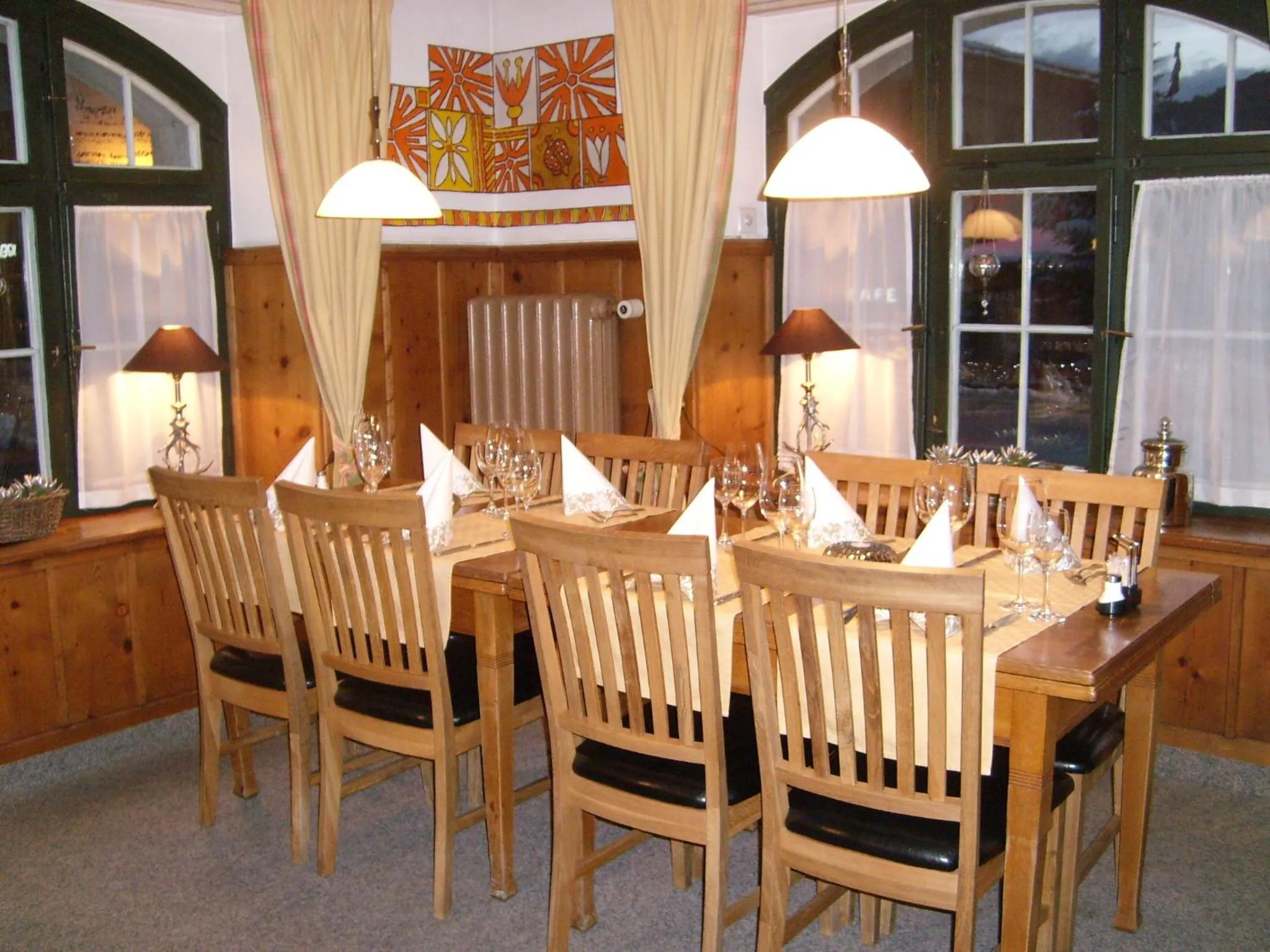 Restaurant/places to eat in Hotel Danis